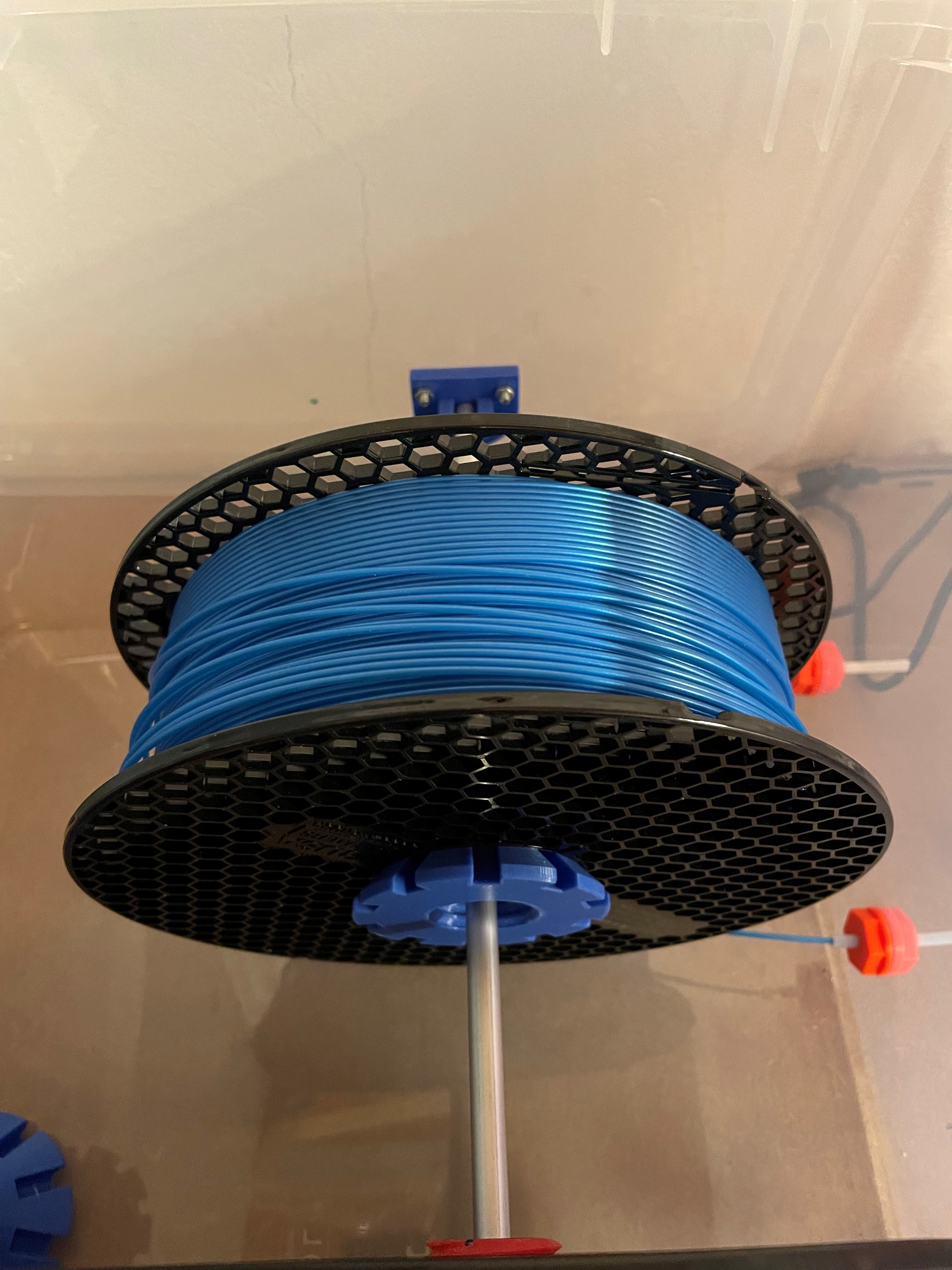 Spool holder with roller bearing