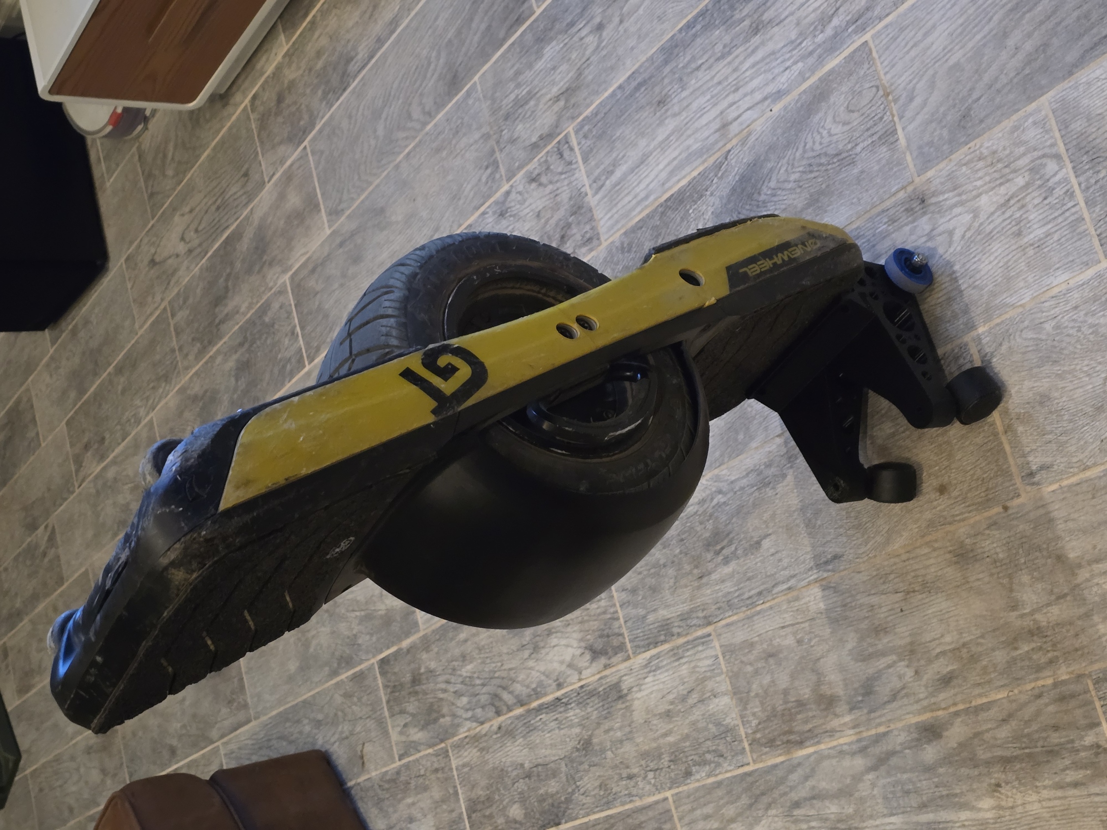 onewheel stand — miniatura 2