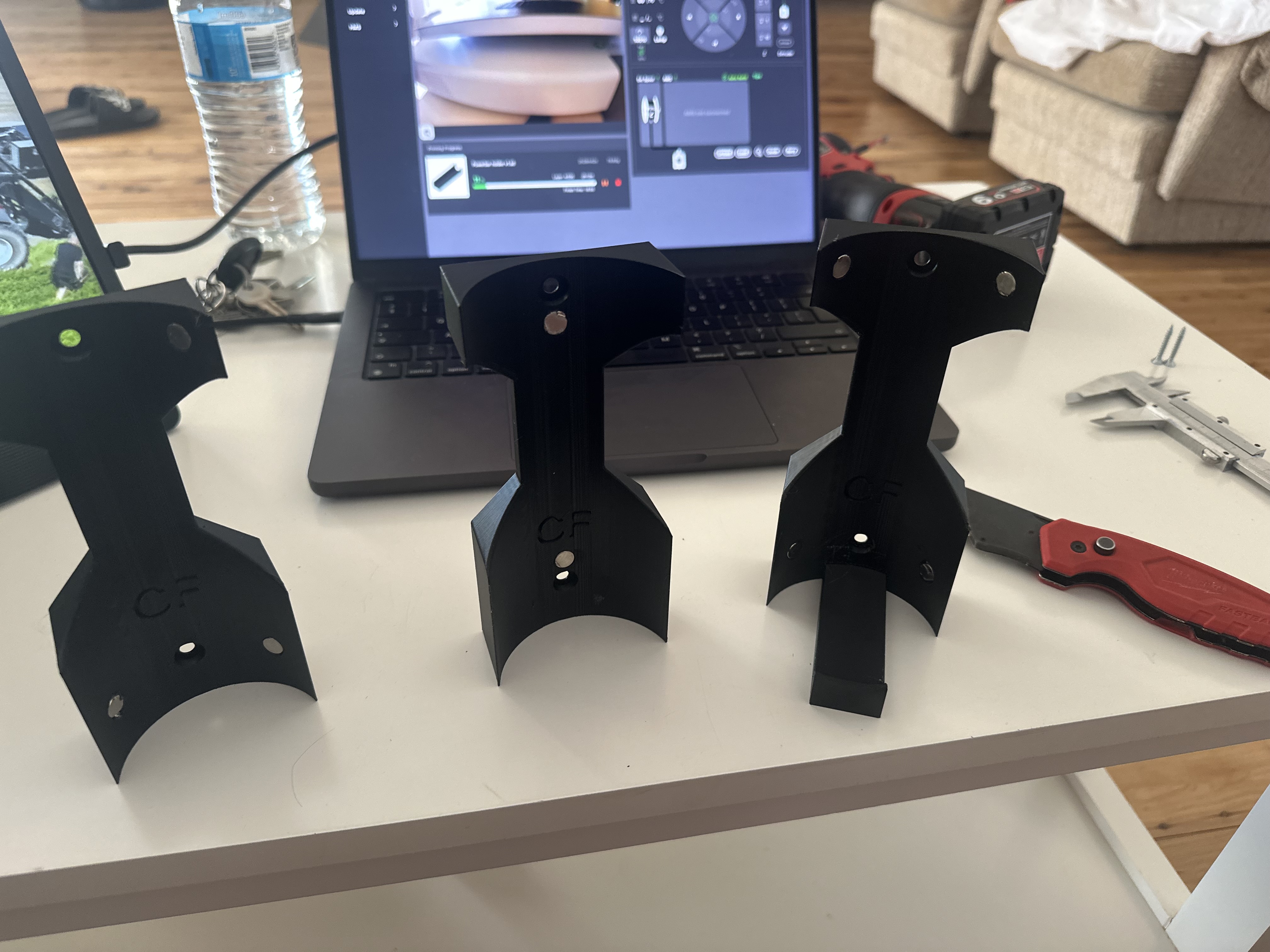 Magnetic spraycan holders