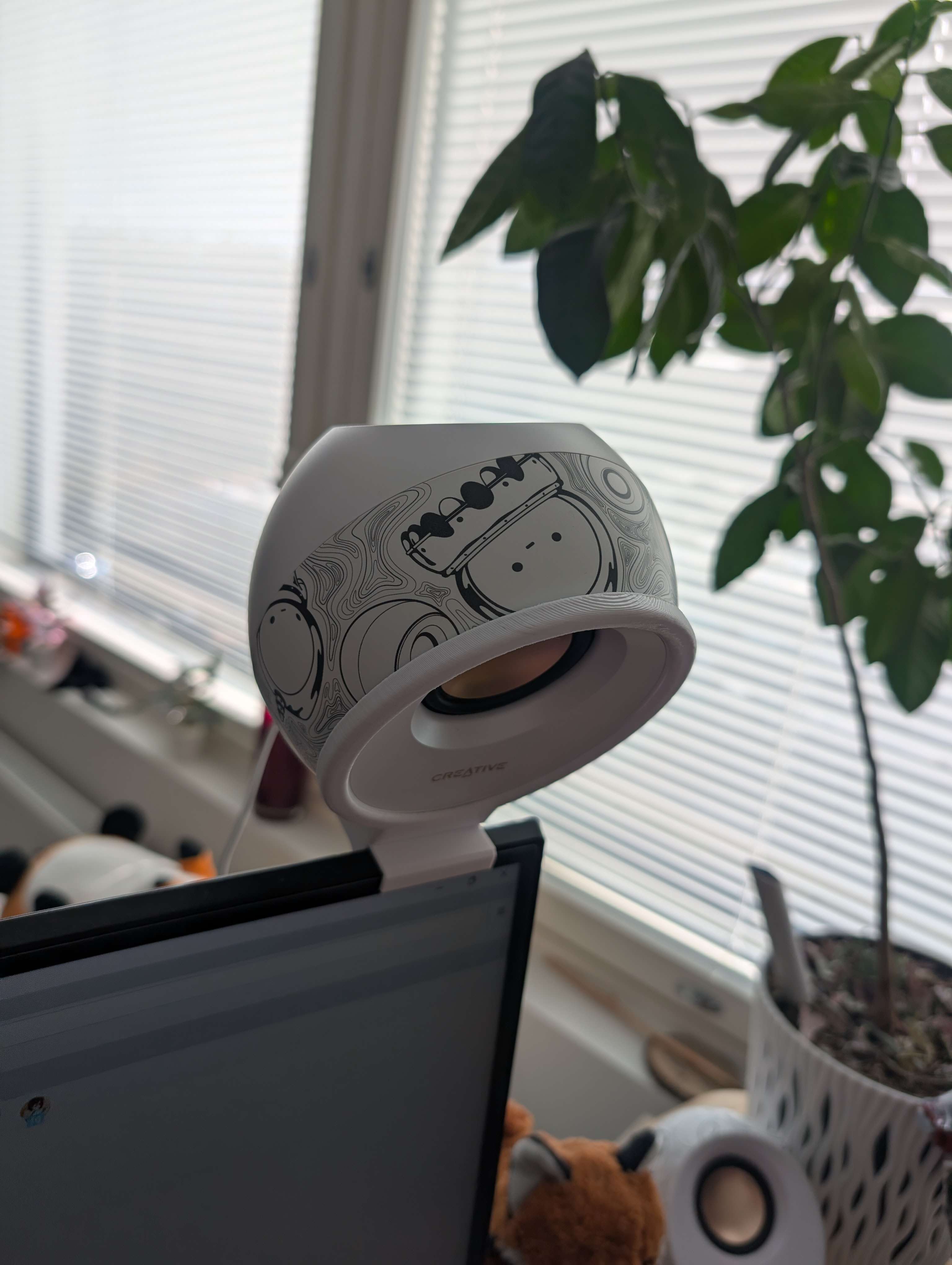 Creative Pebble V3 monitor mount