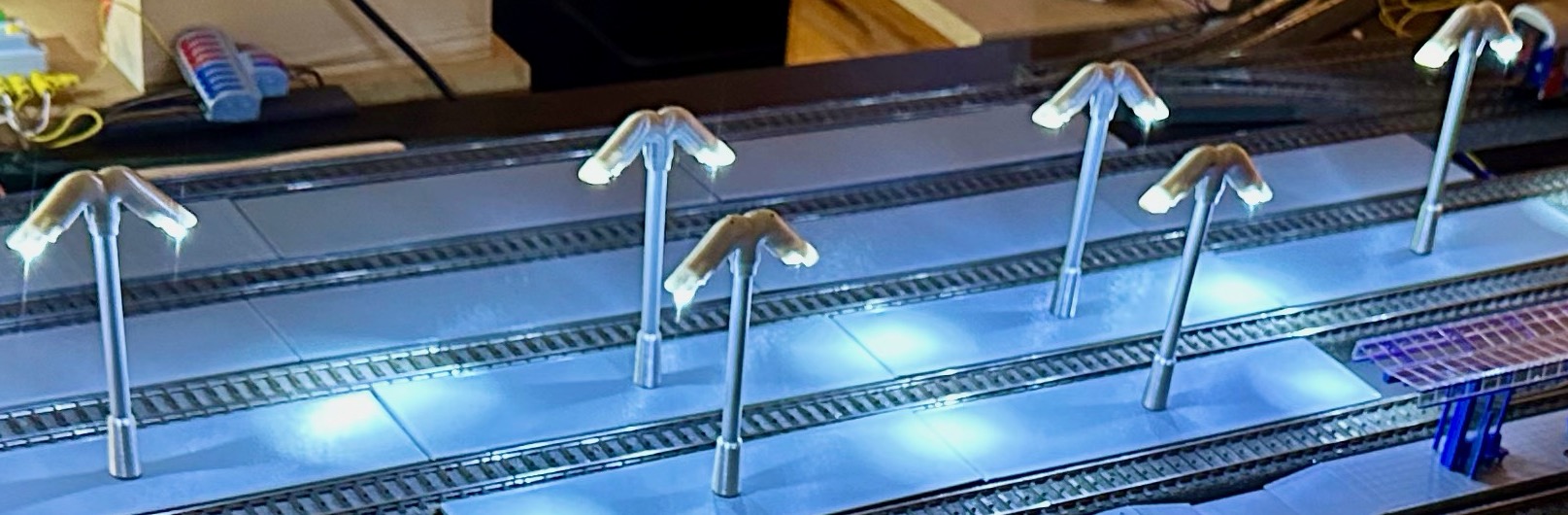 H0 scale LED street light - Double swan's pass - Lampadaire LED echelle H0 - Col de cygne double