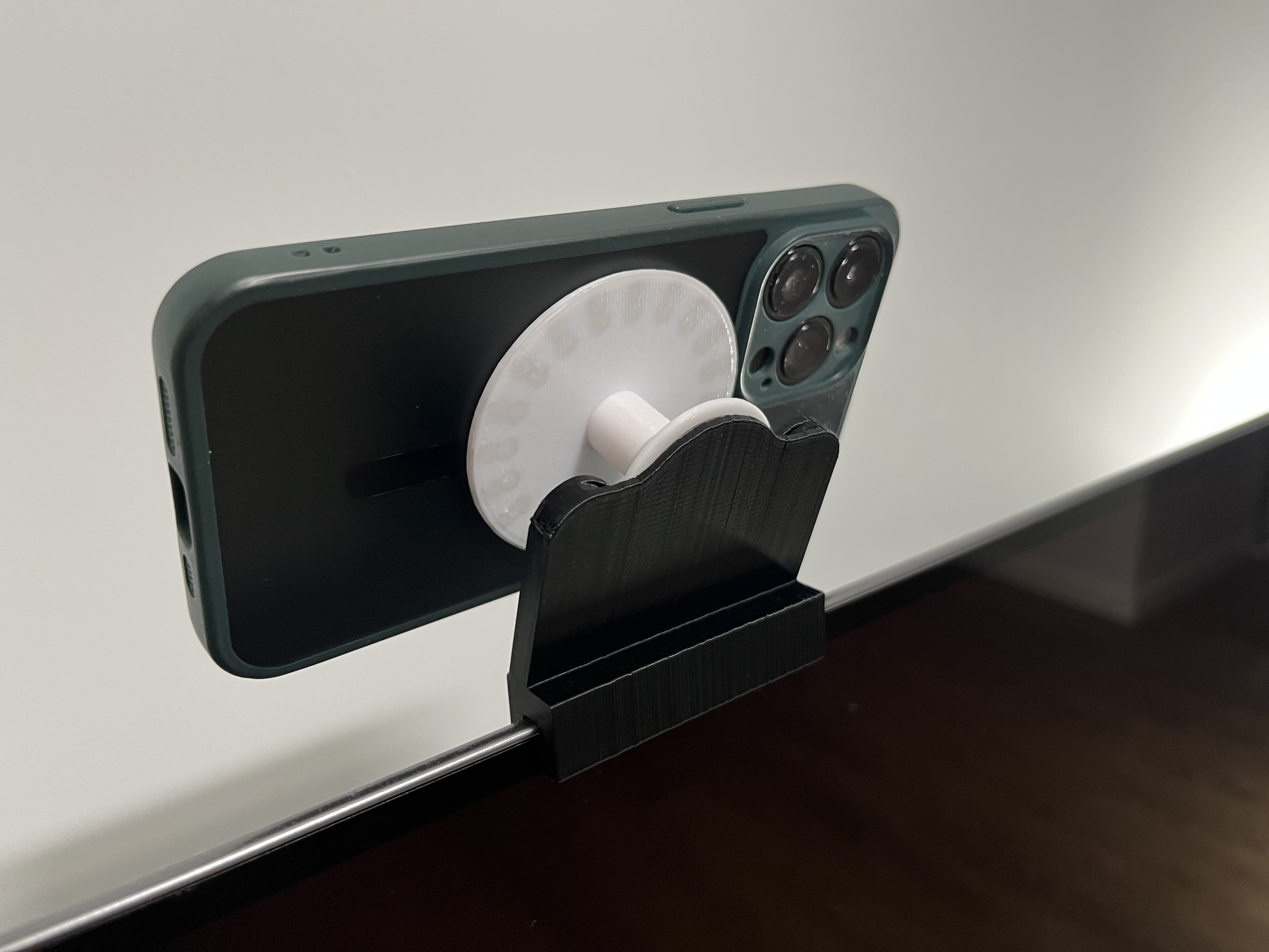 iPhone MagSafe TV stand