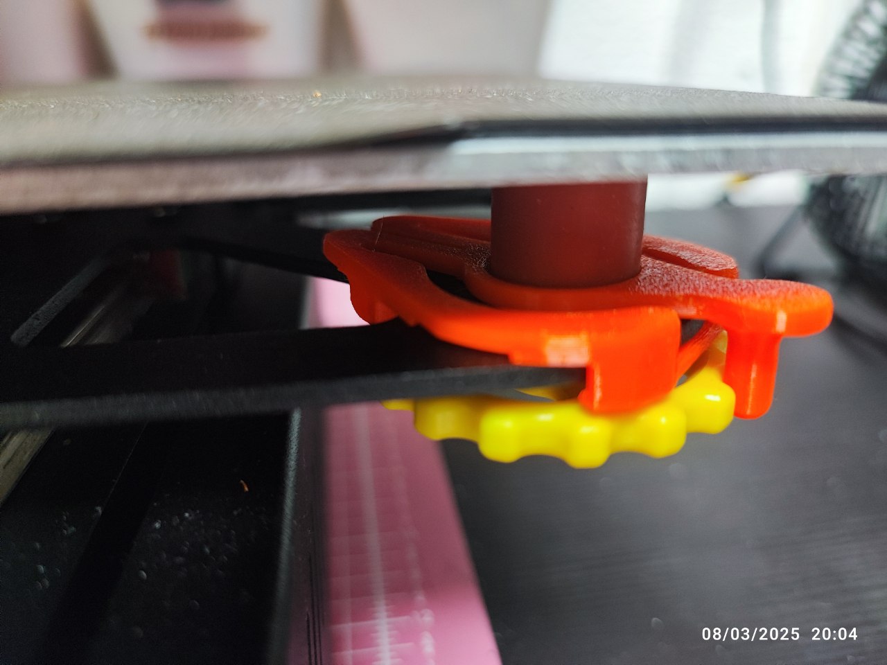 Thumbwheel lock for Kingroon KP3 -- Mod for Silicon Bed Spacers