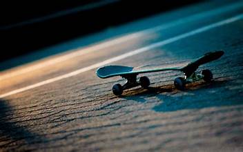luisa skateboard keychain