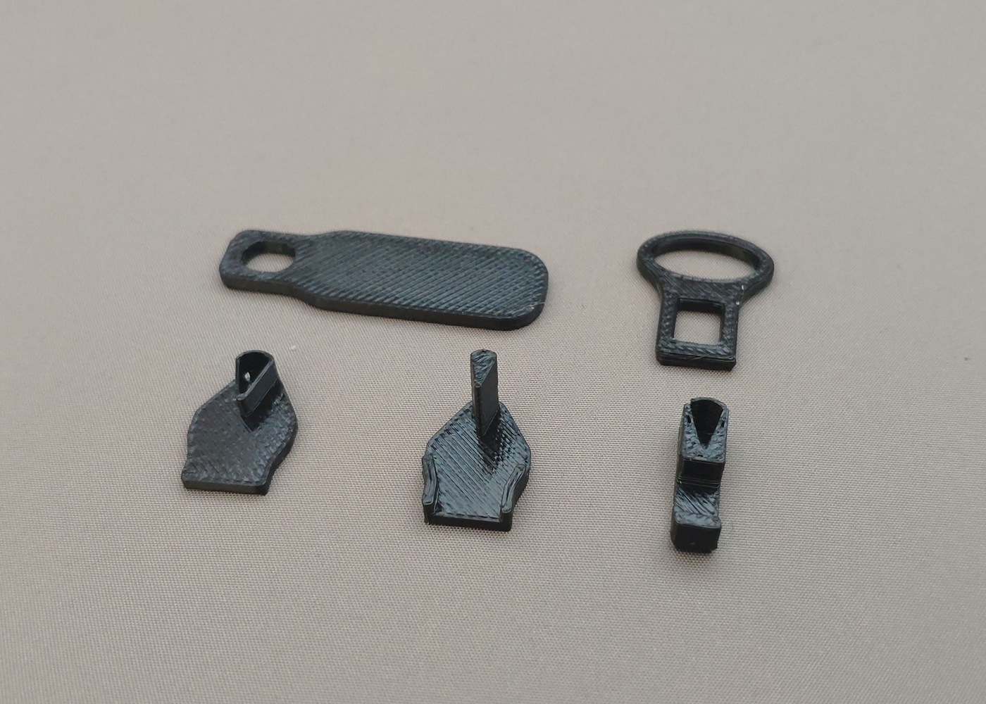 Miniatura 2 do modelo 3D Zipper slider replacement (reverse)