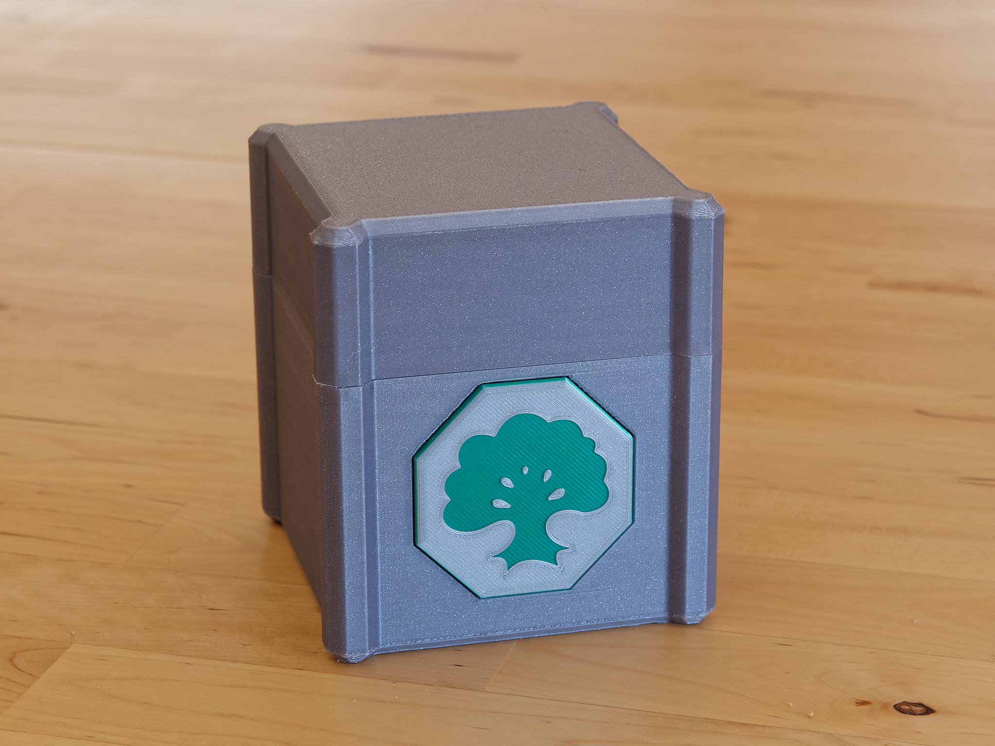 Miniatura 3 do modelo 3D Basic deck box with customisable swappable badges