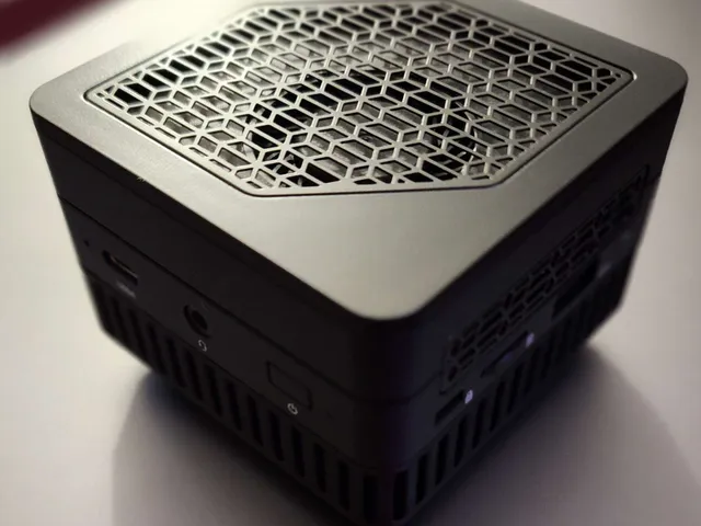 Minisforum EM680 Case Mod