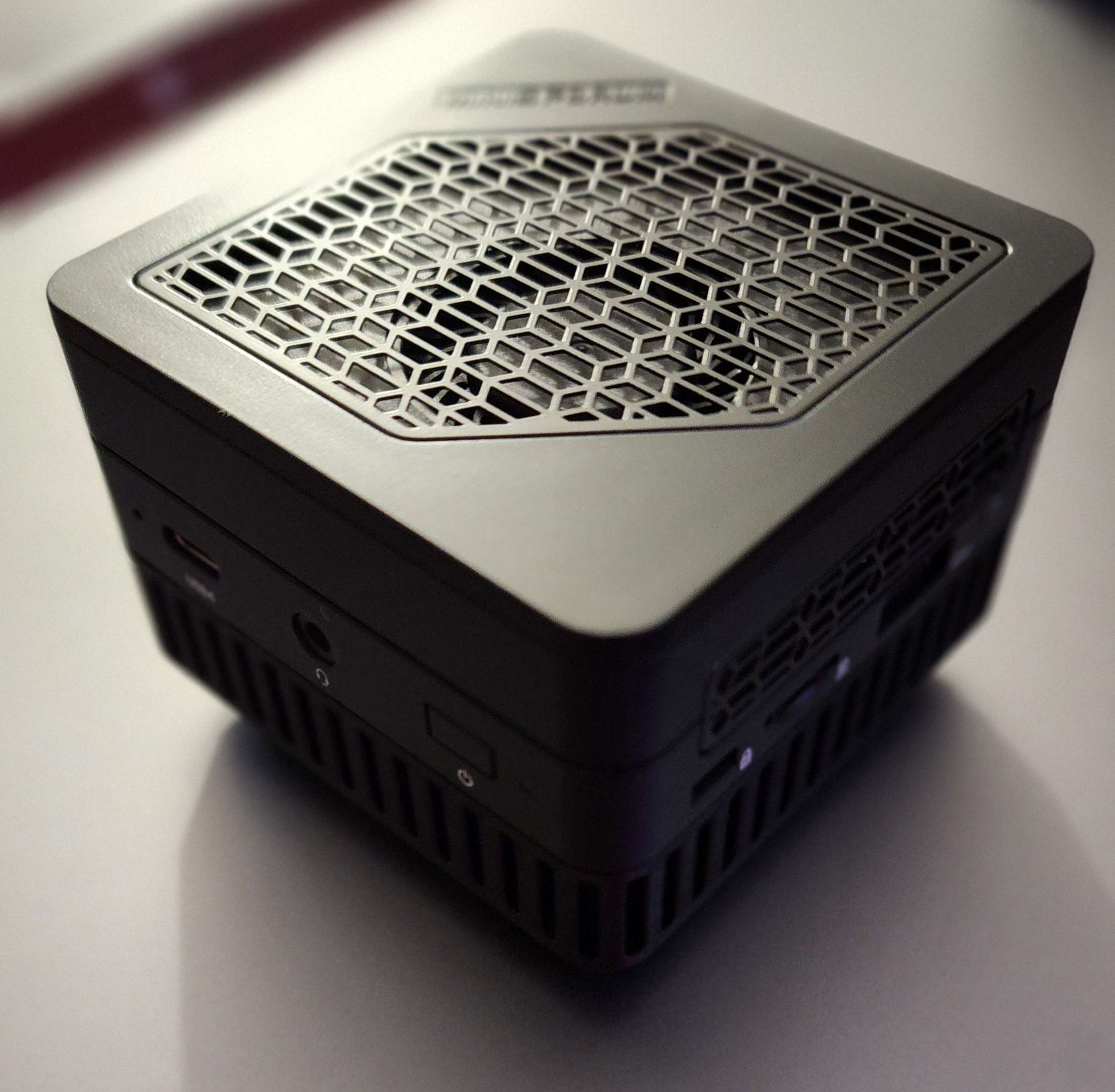 Minisforum EM680 Case Mod