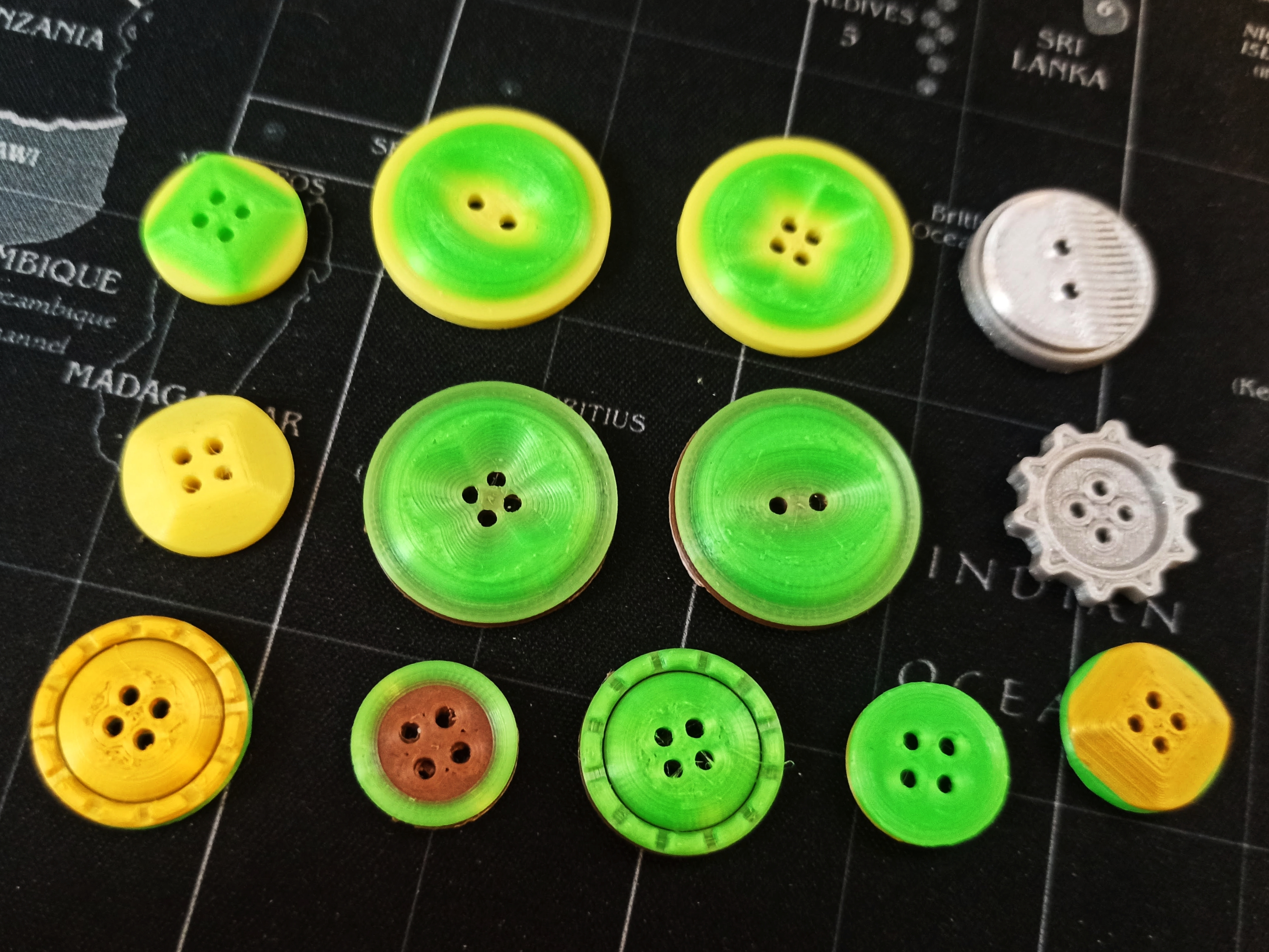 Miniatura 6 do modelo 3D Simple Clothes Buttons