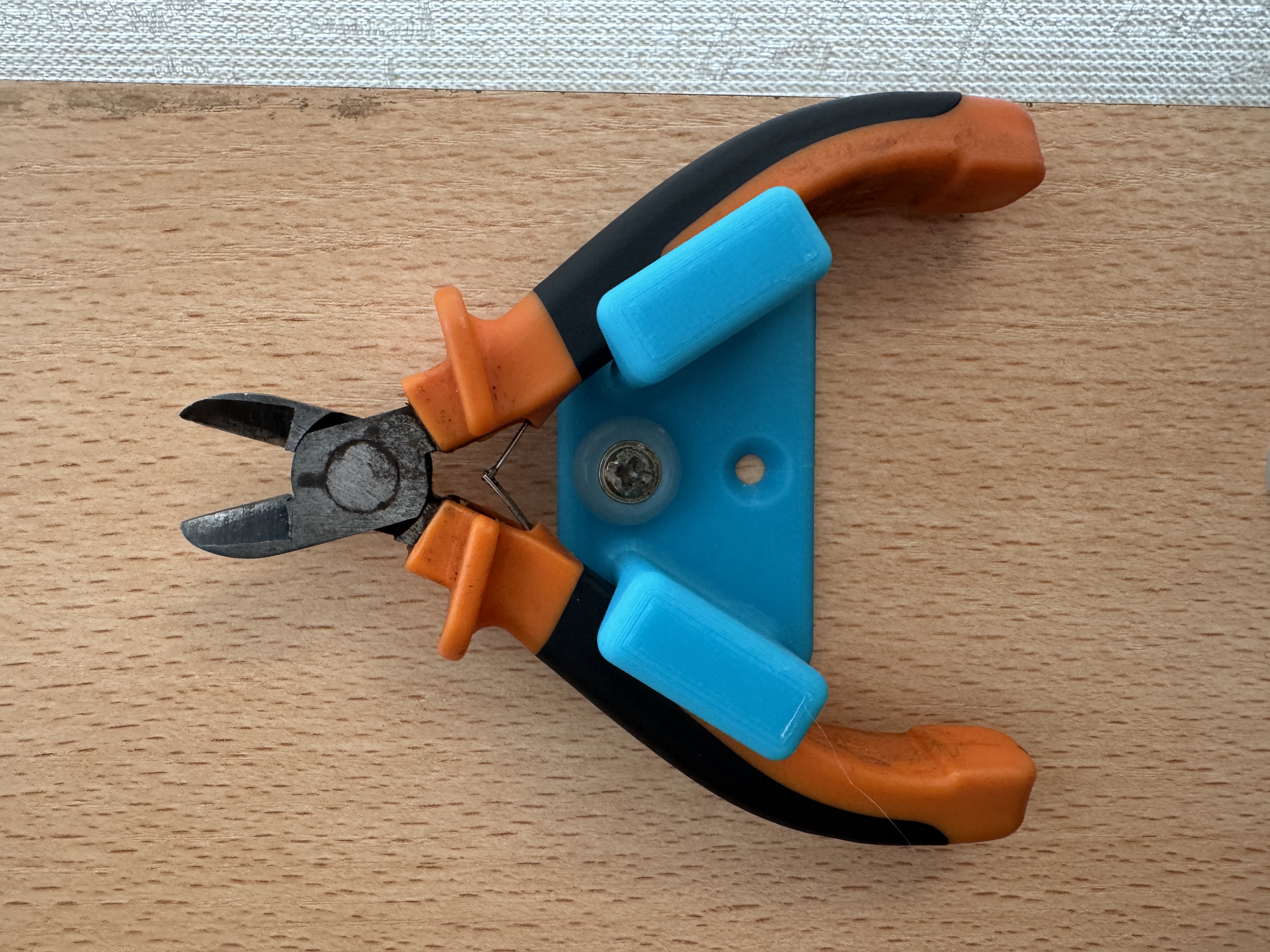 Parametrical Universal Holder for Pliers (Solidworks)