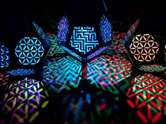 Geometry Projecting Lantern