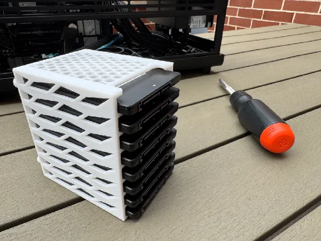 SSD disk cage/caddy for 8 drives