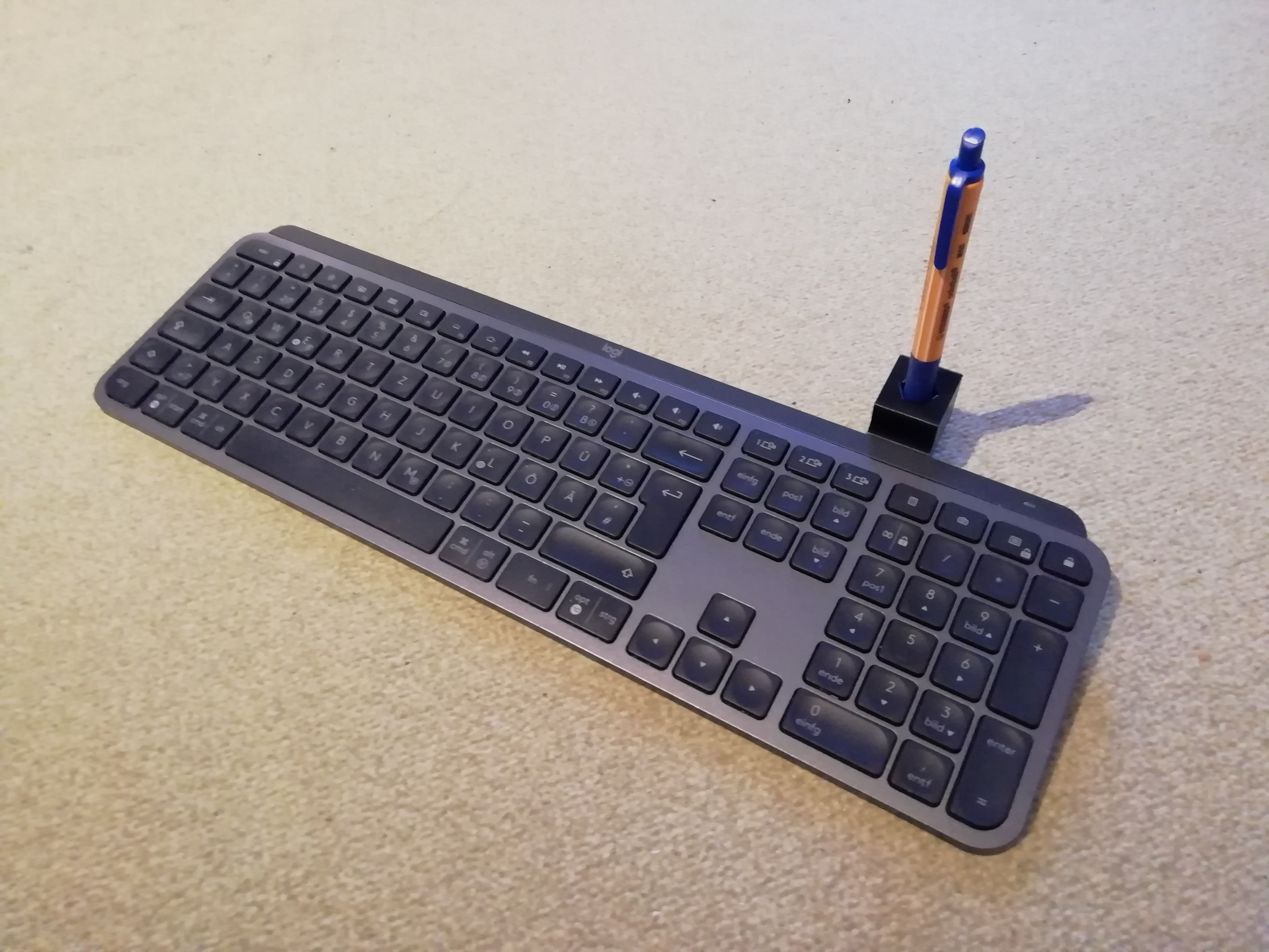 Logitech MX Keys - Keyboard Riser & Pen Holder