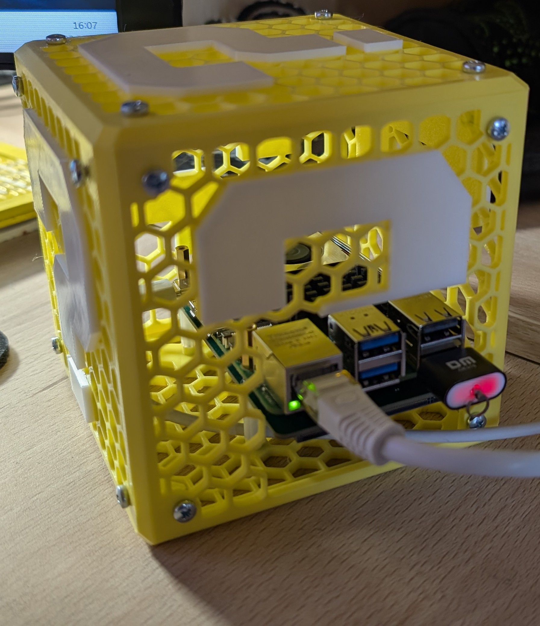 Miniatura 2 do modelo 3D Question mark block Case for Raspberry Pi 4/5