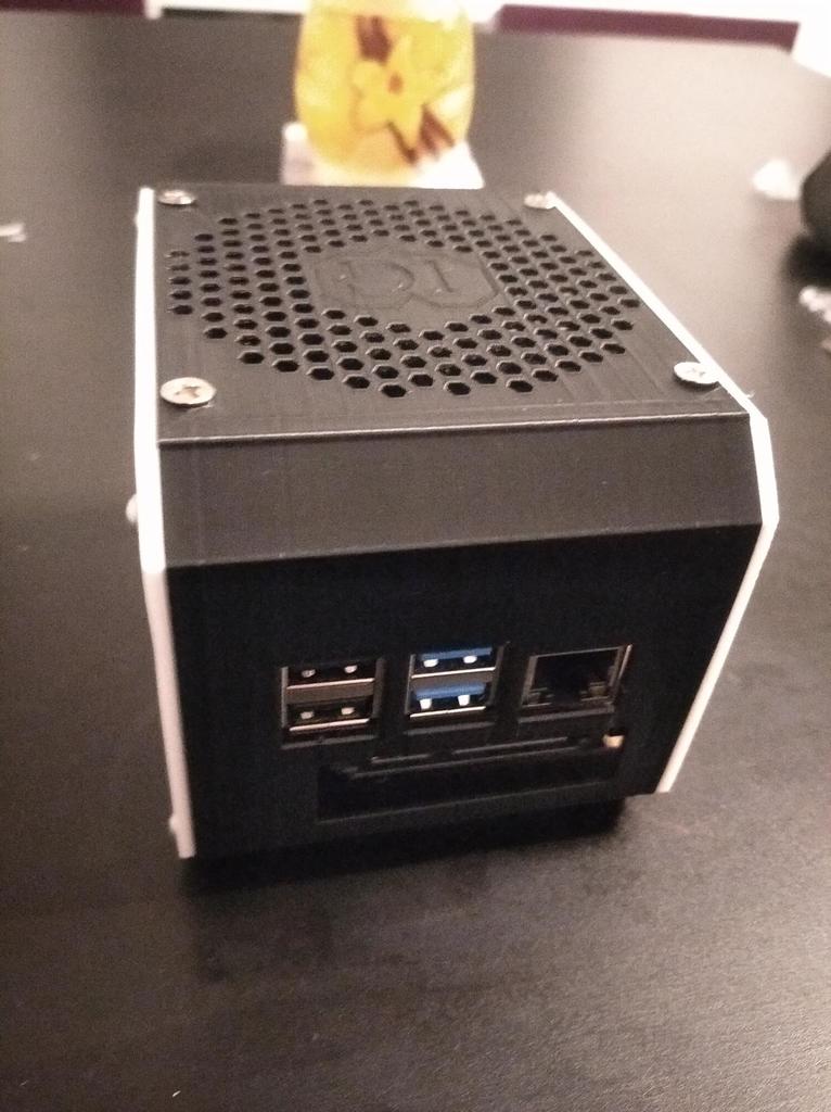 Raspberry Pi 4 super silent case with 2.5 HDD(SSD) mount