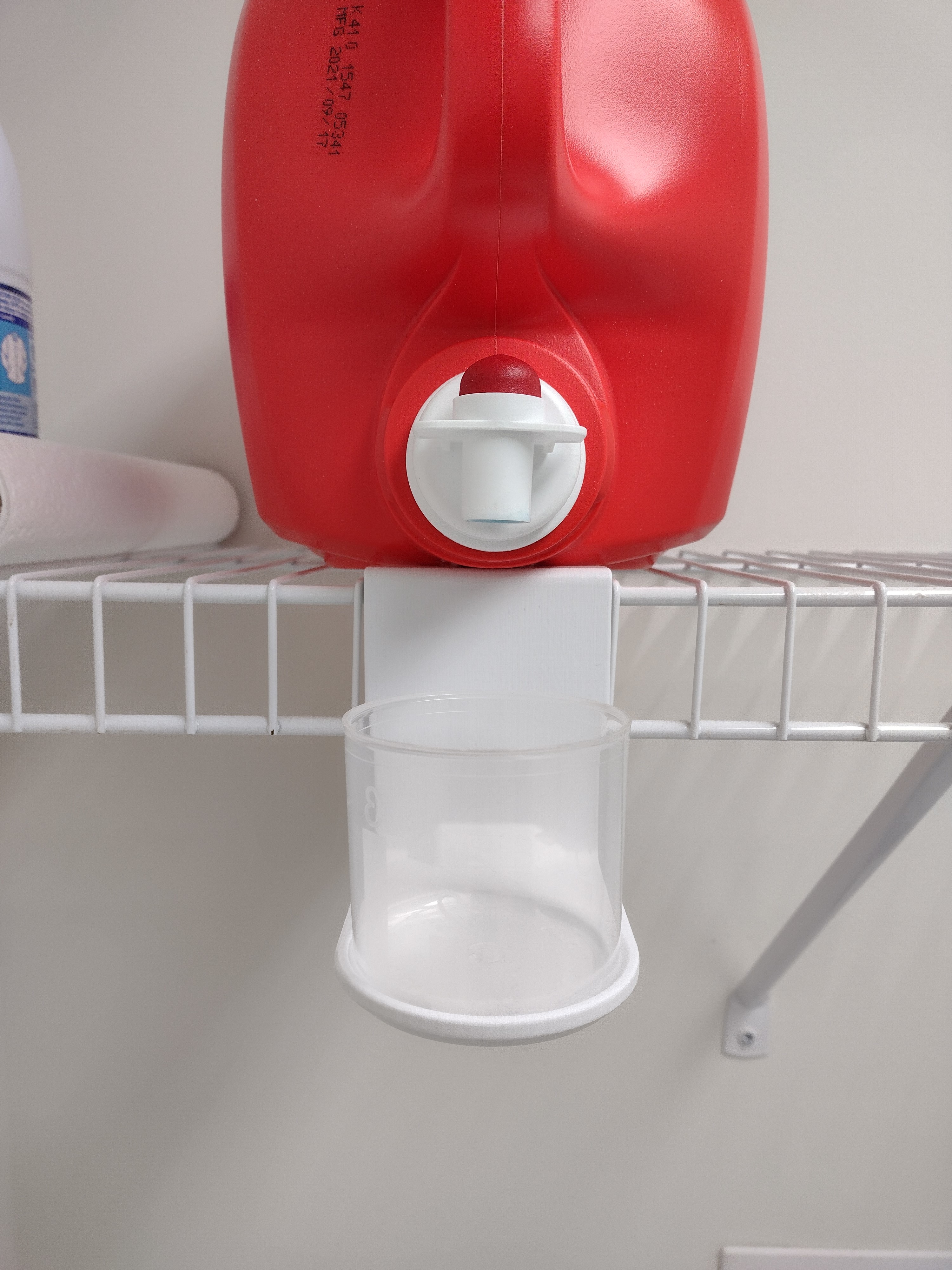 Laundry wireframe shelf cup holder/drip catcher