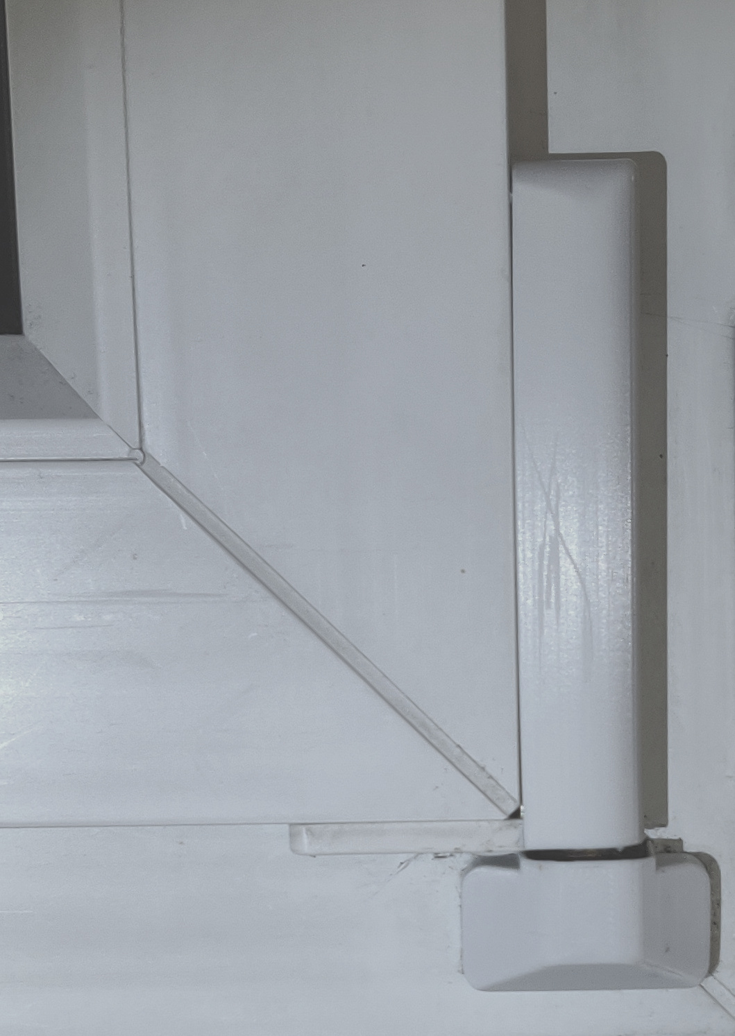 Replacement covers for Roto Centro 100 bottom hinge of an old tilt and turn window (Internorm)