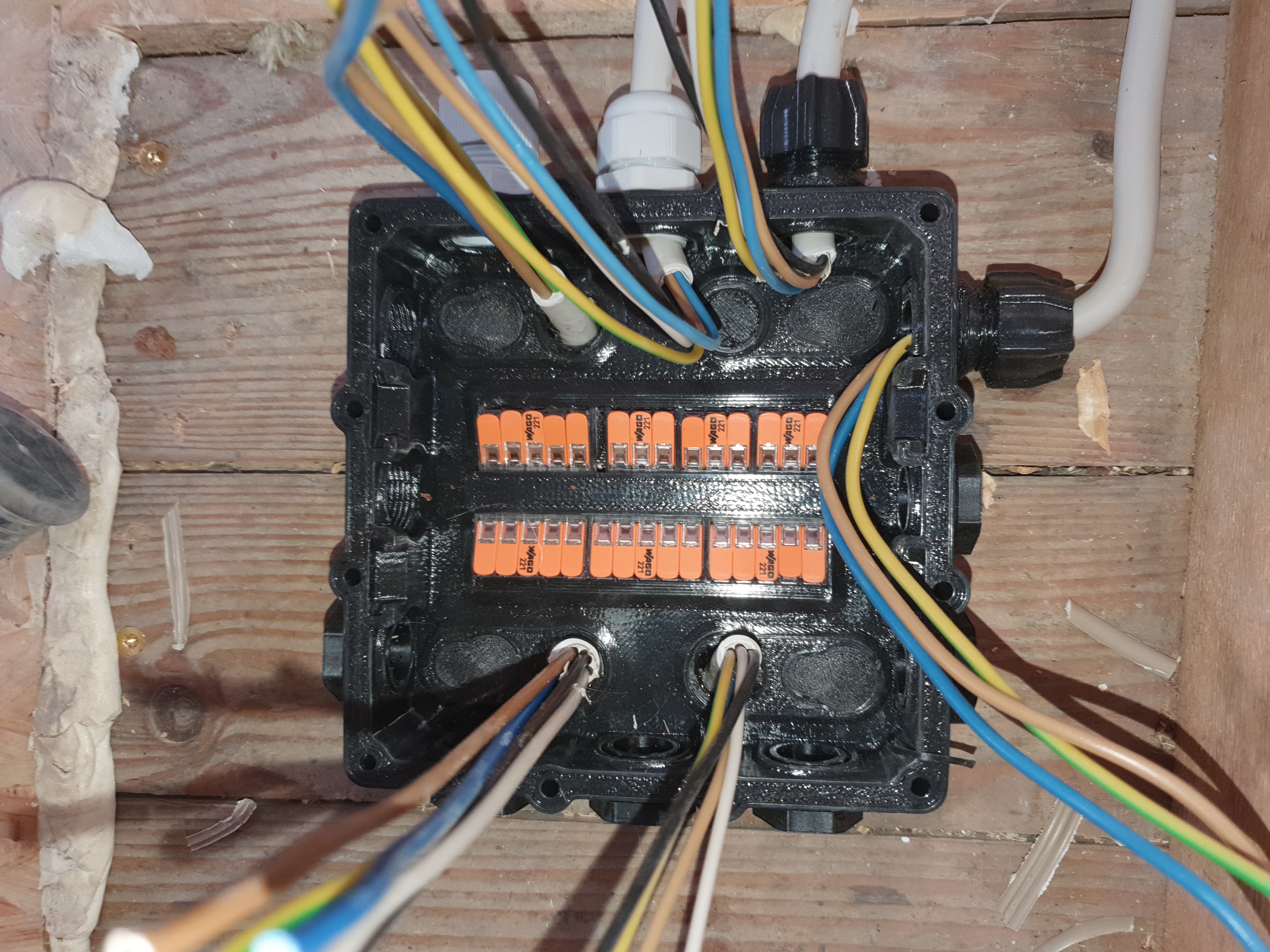 Miniatura 2 do modelo 3D Large & flat junction box (free, + steps)