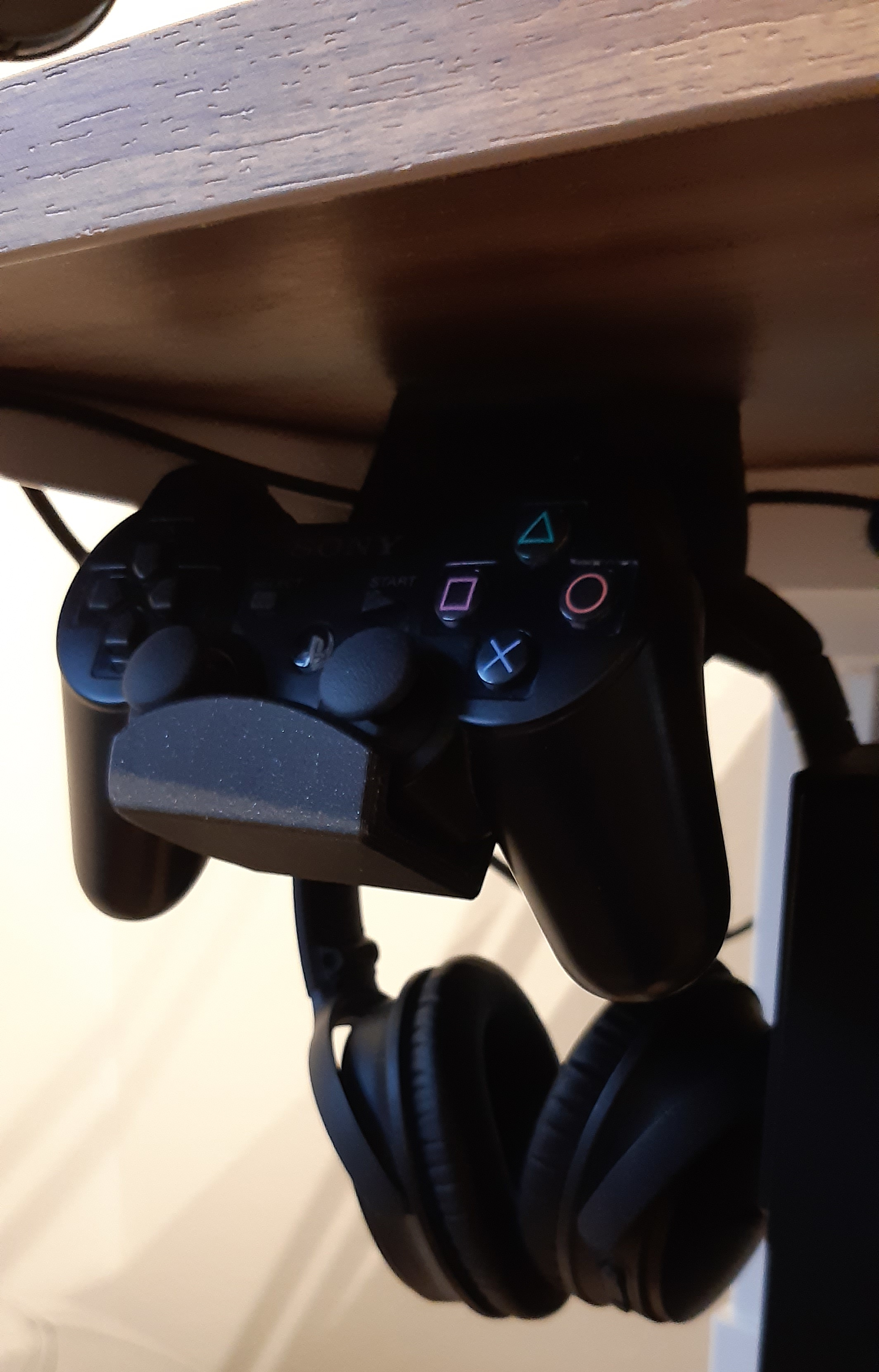 Miniatura 9 do modelo 3D Controller and Headset Hook