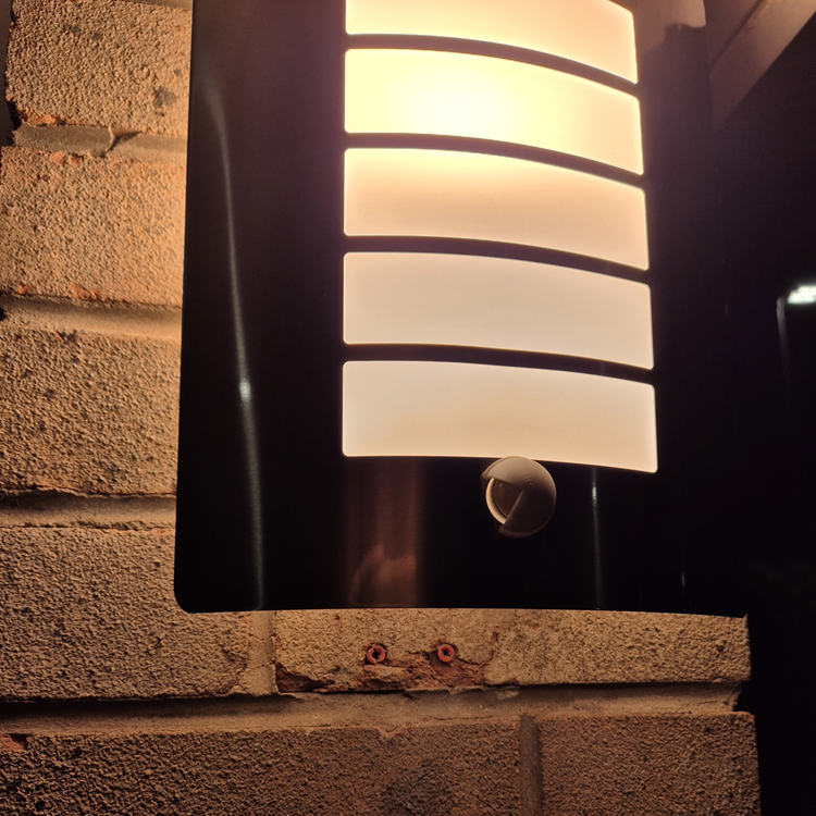 PIR Sensor Blinker