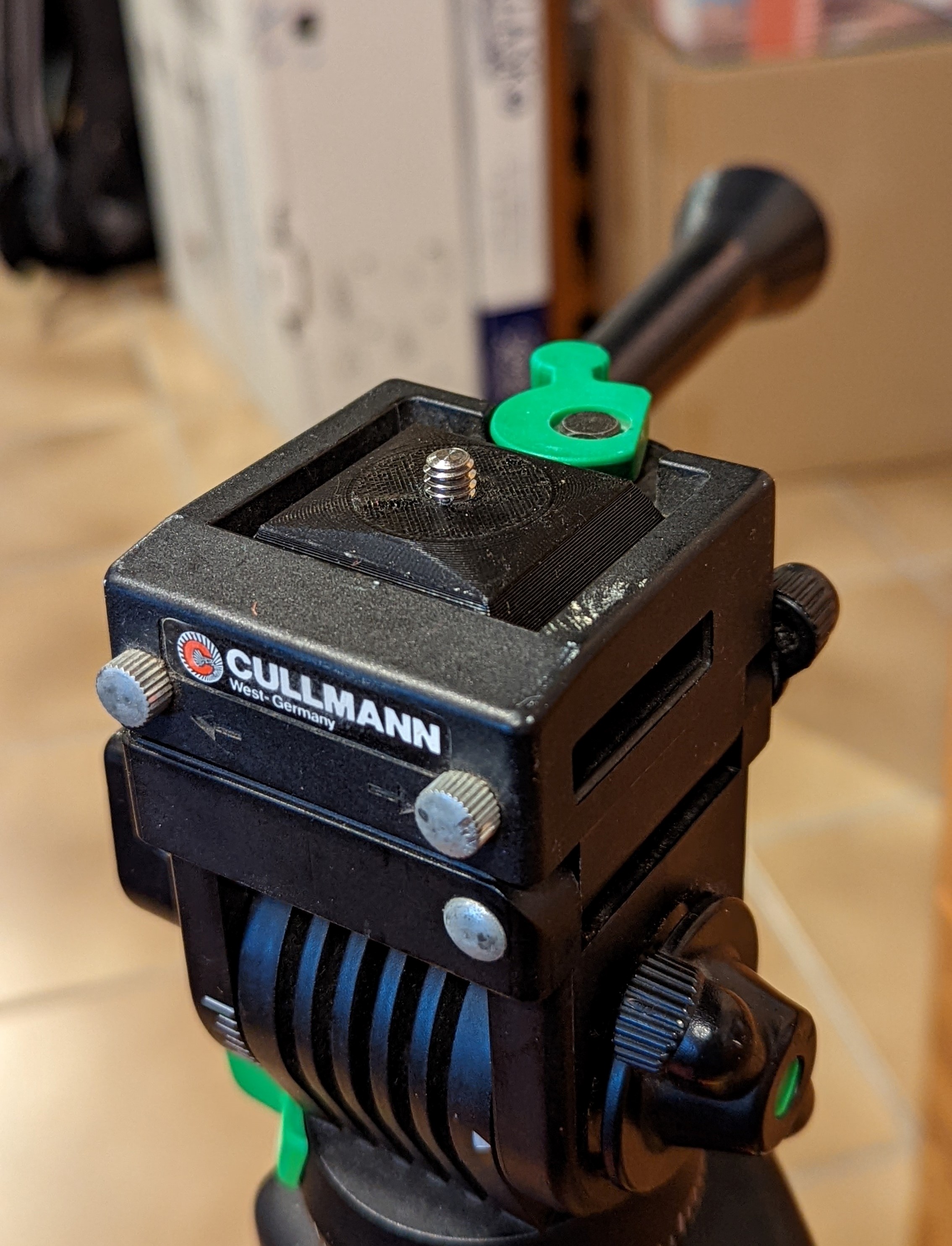 Replacement plate for Cullmann tripod for UNC 440 screw by Blackfellow