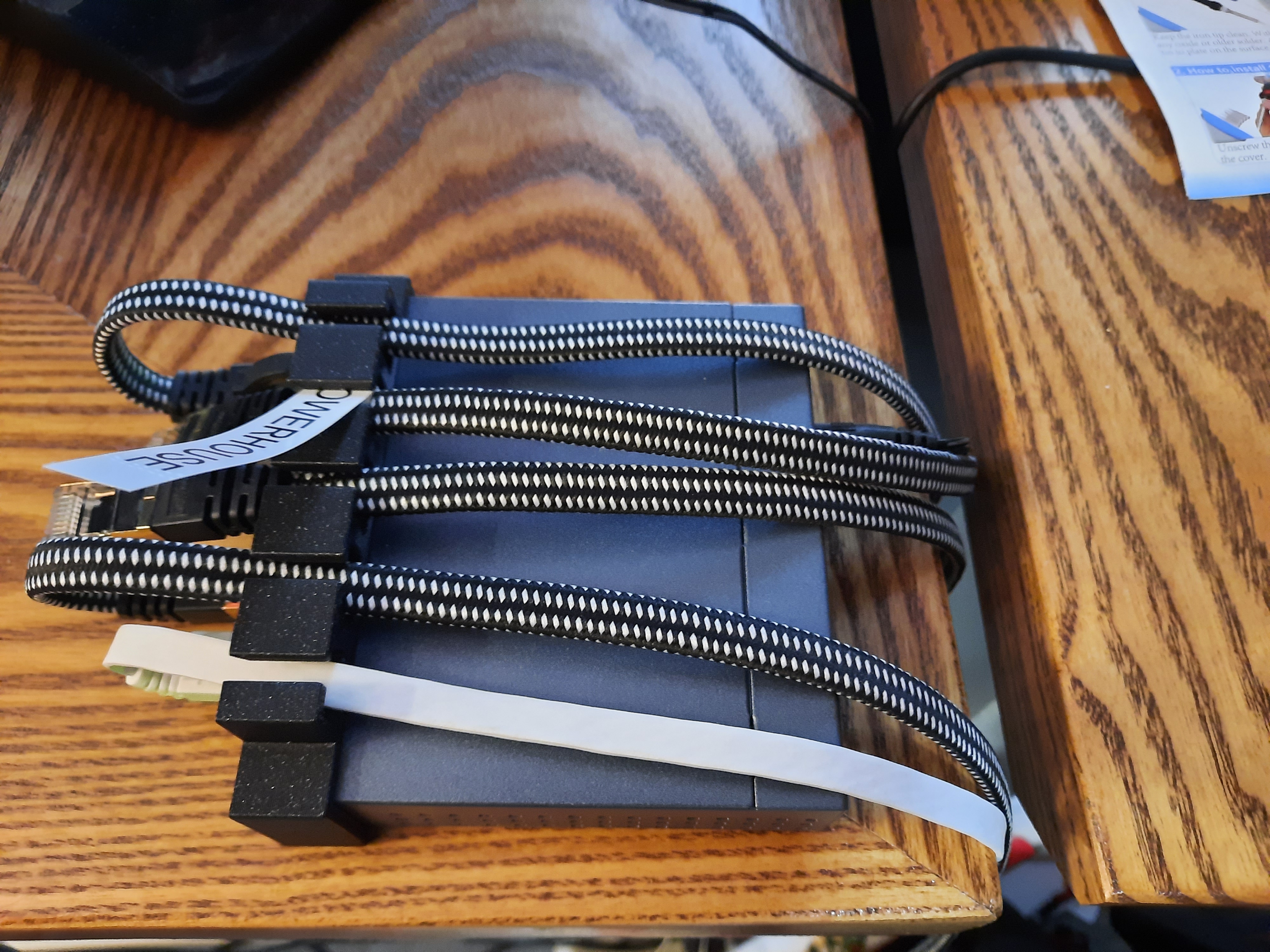 TP-Link TL-SG105 Cable Bracket