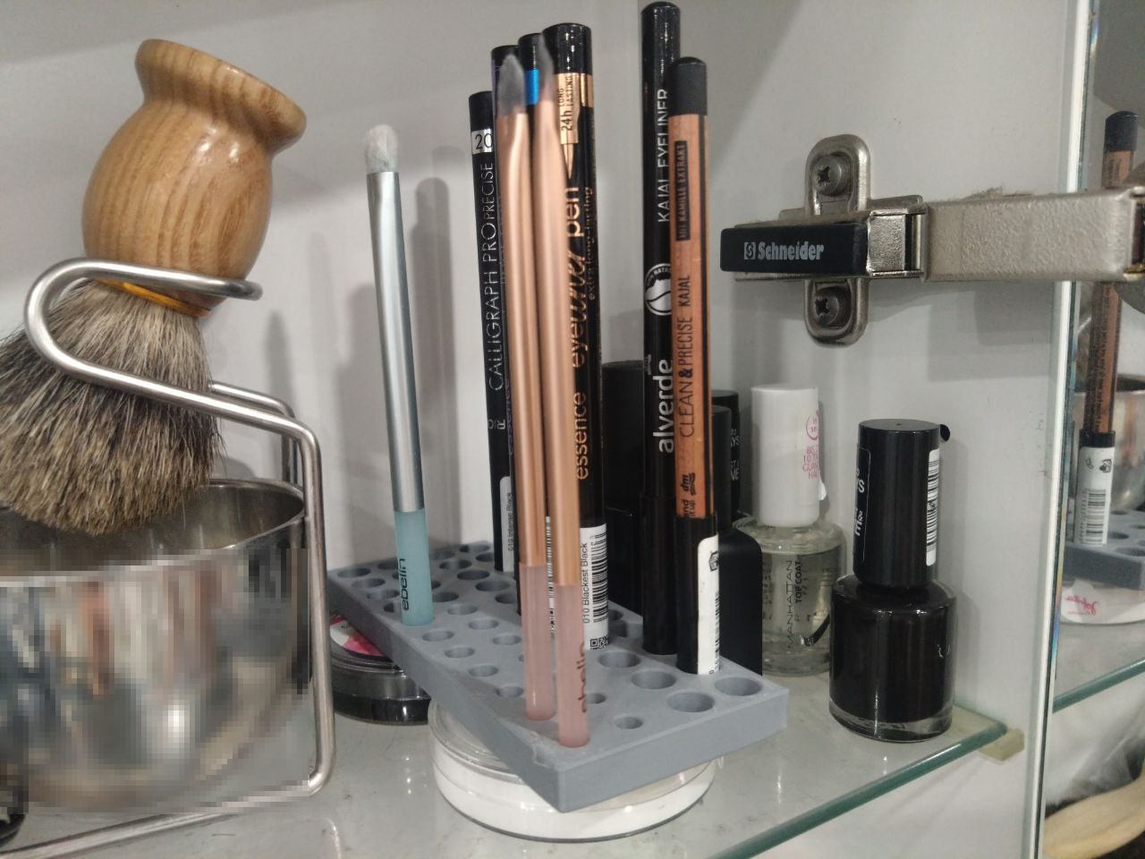 Eyeliner Holder