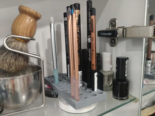 Eyeliner Holder