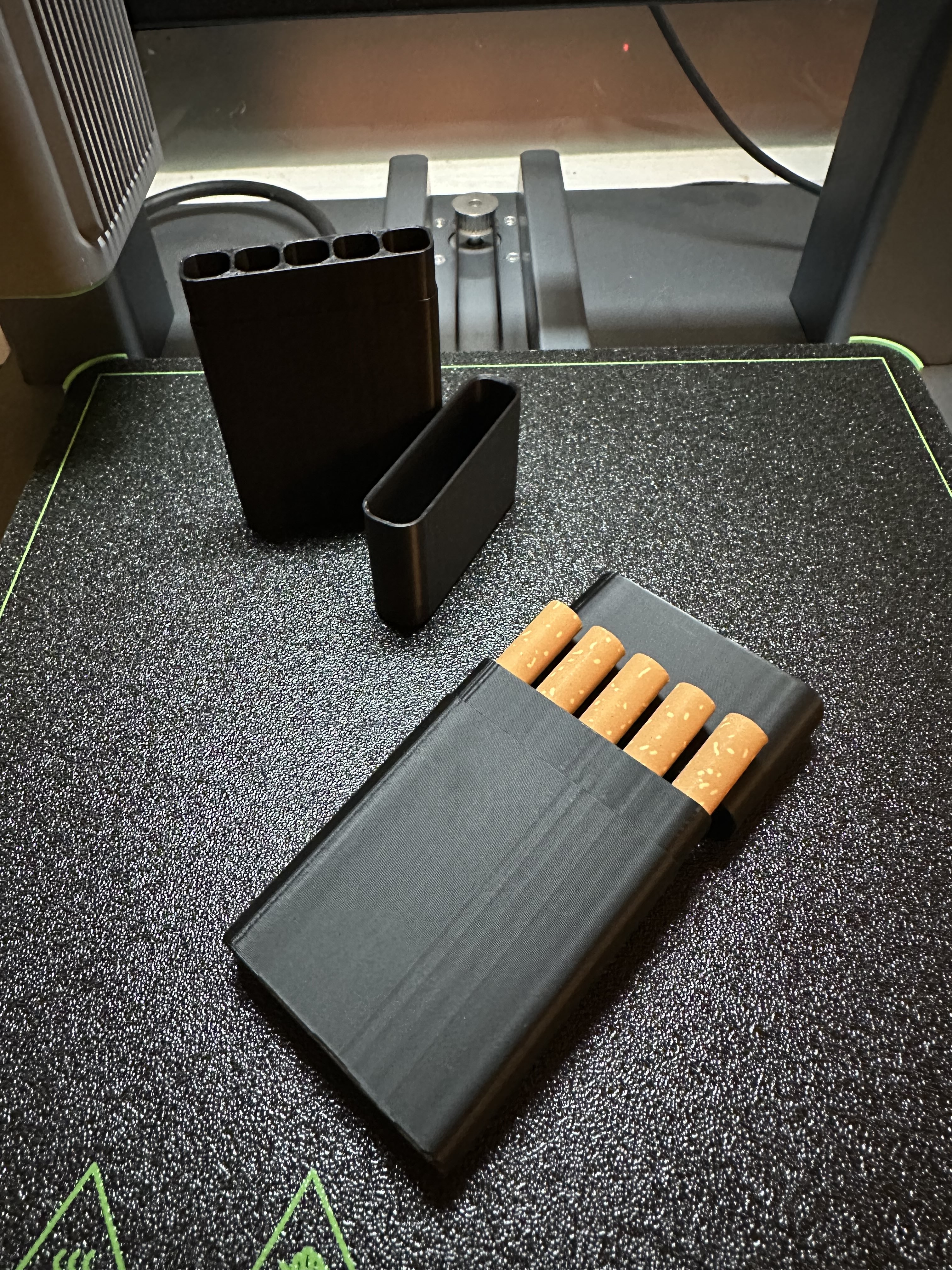 Cigarette Box - Slim Design - Holds 5 Cigs