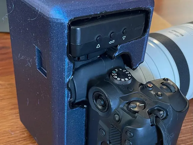 Canon R7 with GPS Camera case