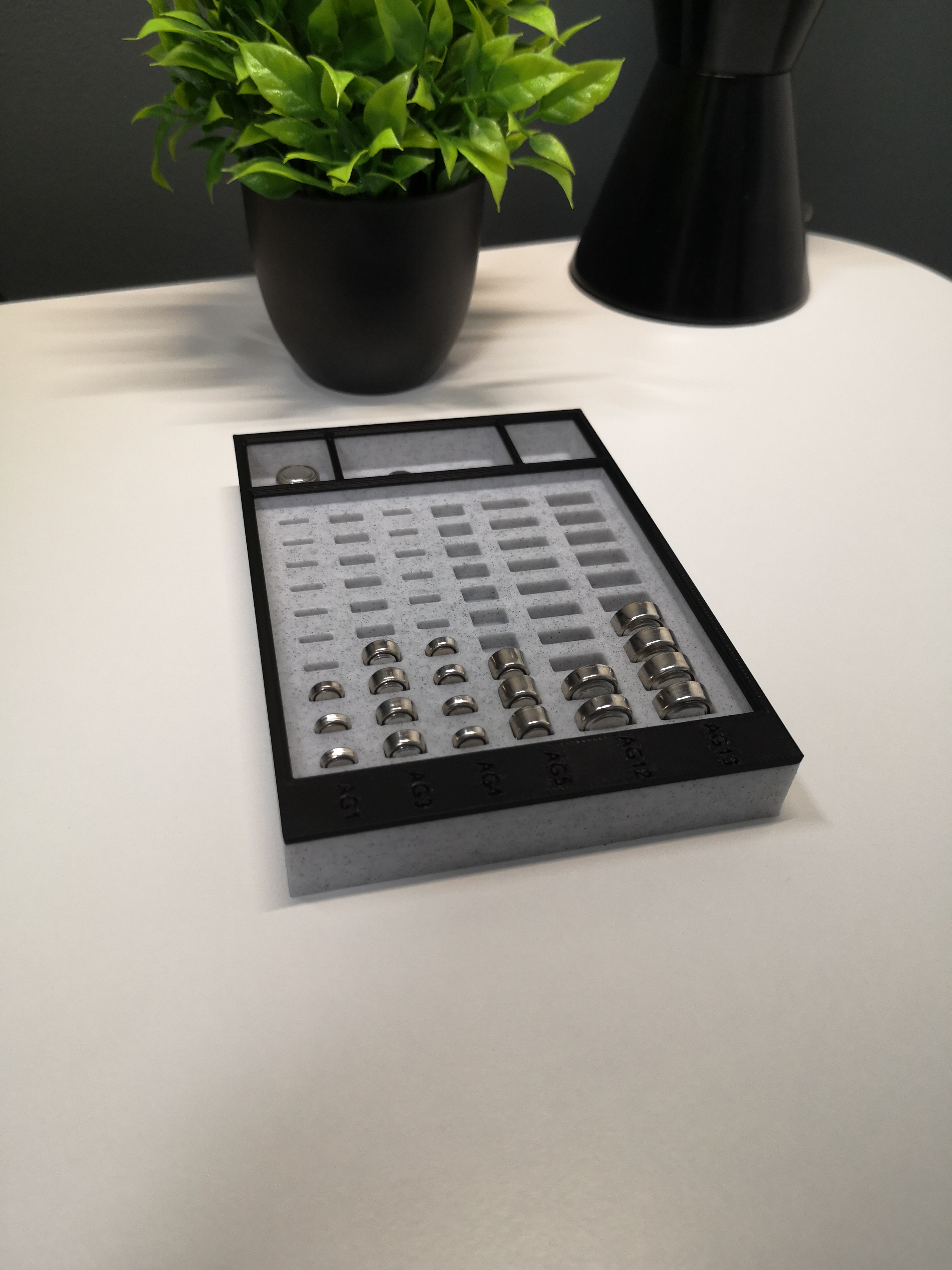 Miniatura 4 do modelo 3D Assorted Button Cell Holder