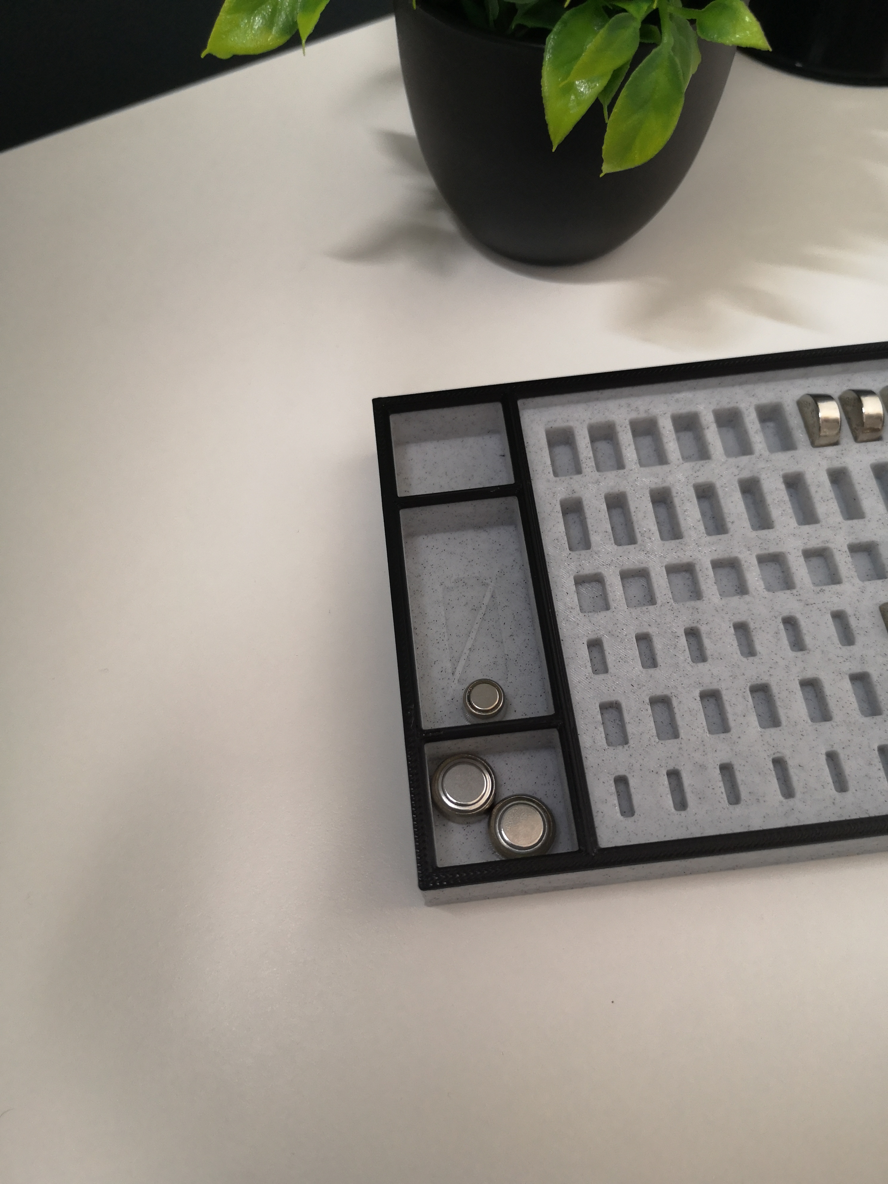 Miniatura 3 do modelo 3D Assorted Button Cell Holder