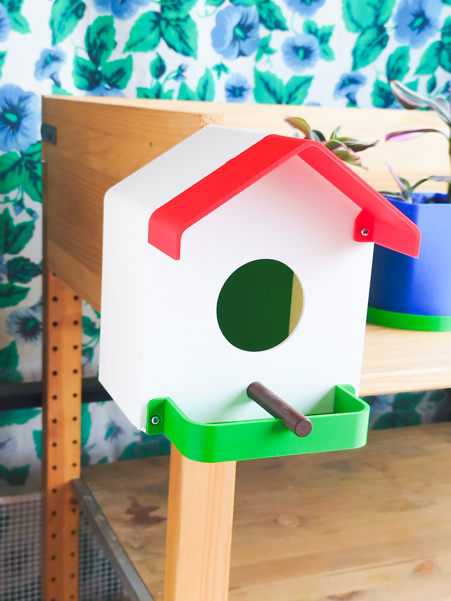 Birdhouse with feeder