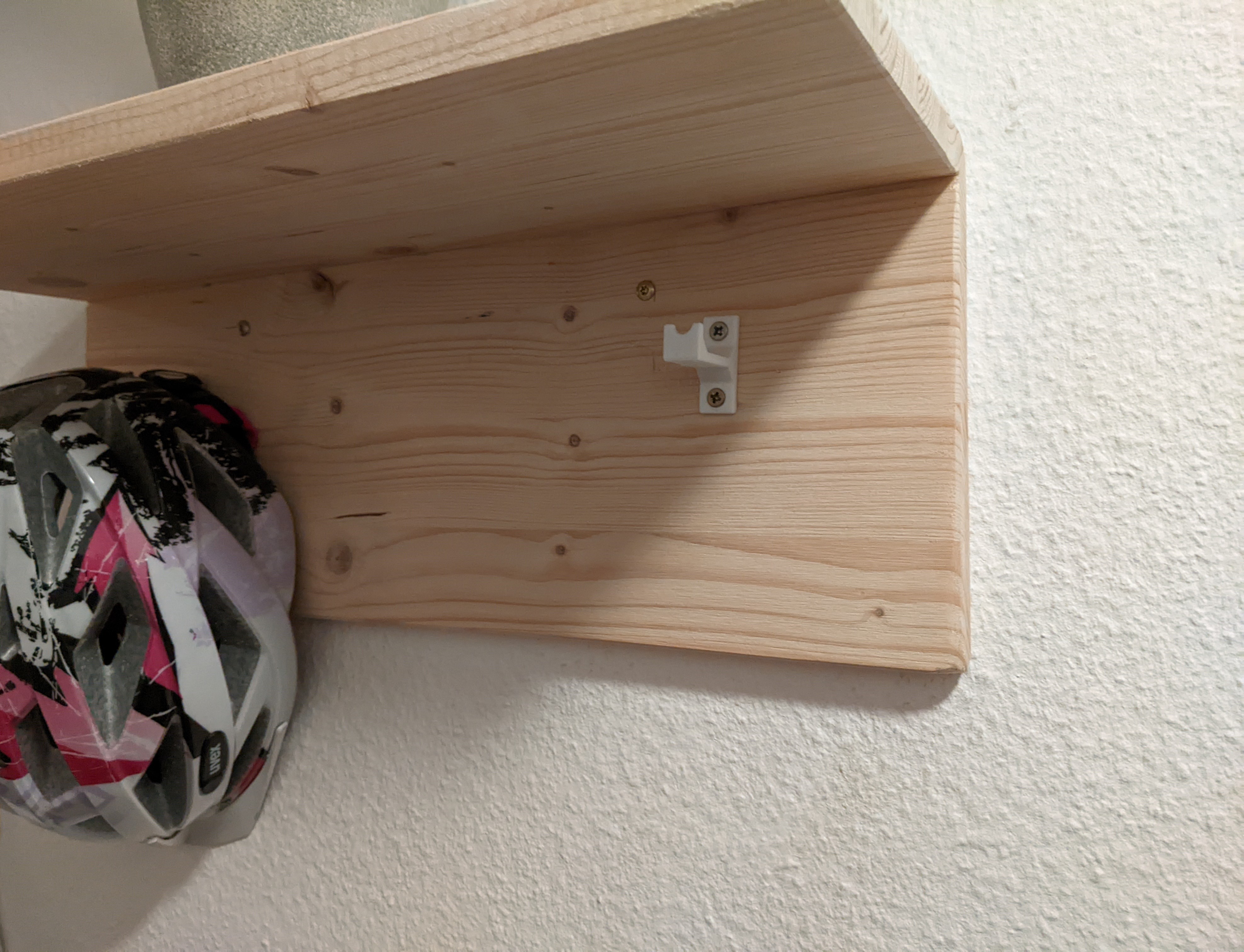 Wallhook for a helmet