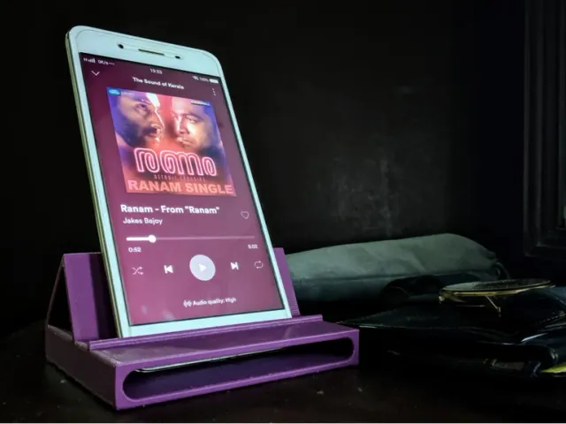 Smartphone Stand With Passive Audio Amplifier