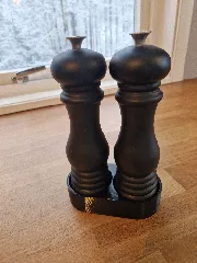 Le Creuset Salt and Pepper stand