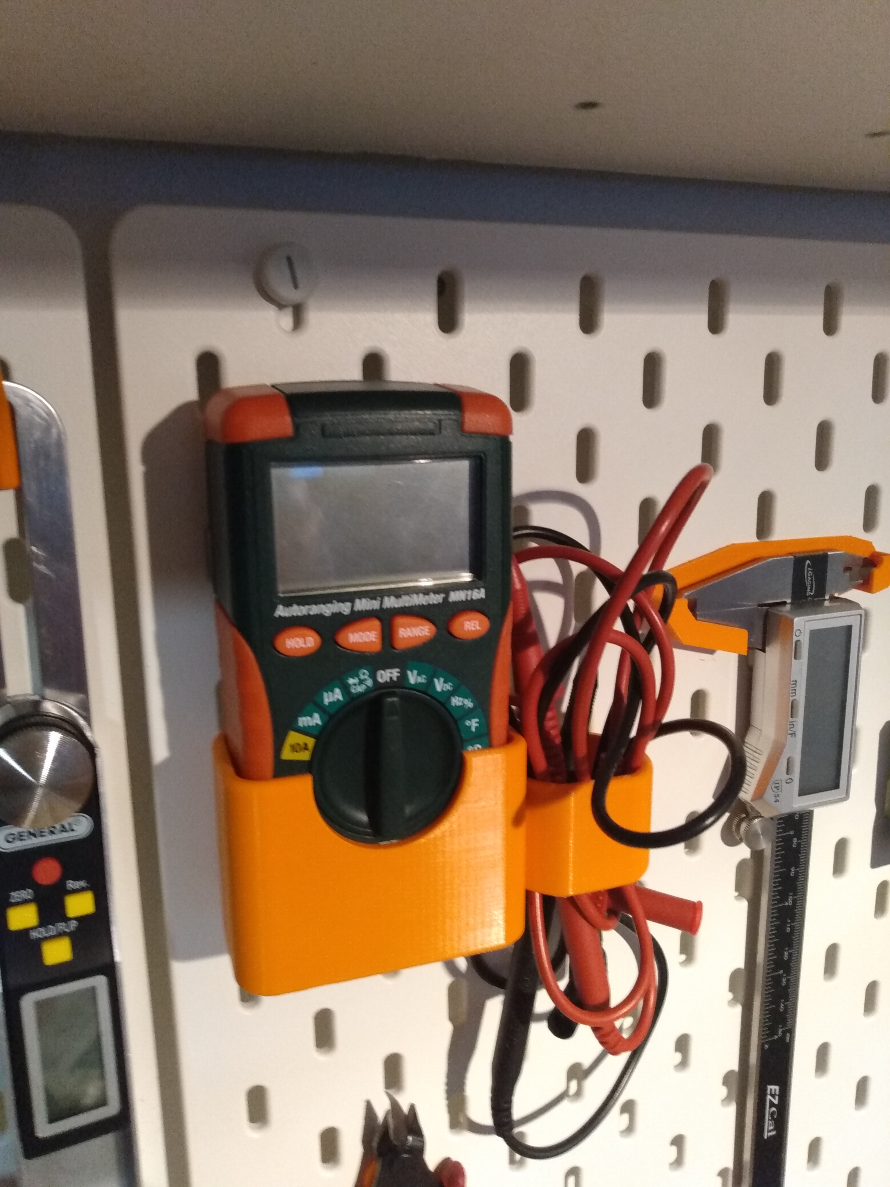 Skadis multimeter holder