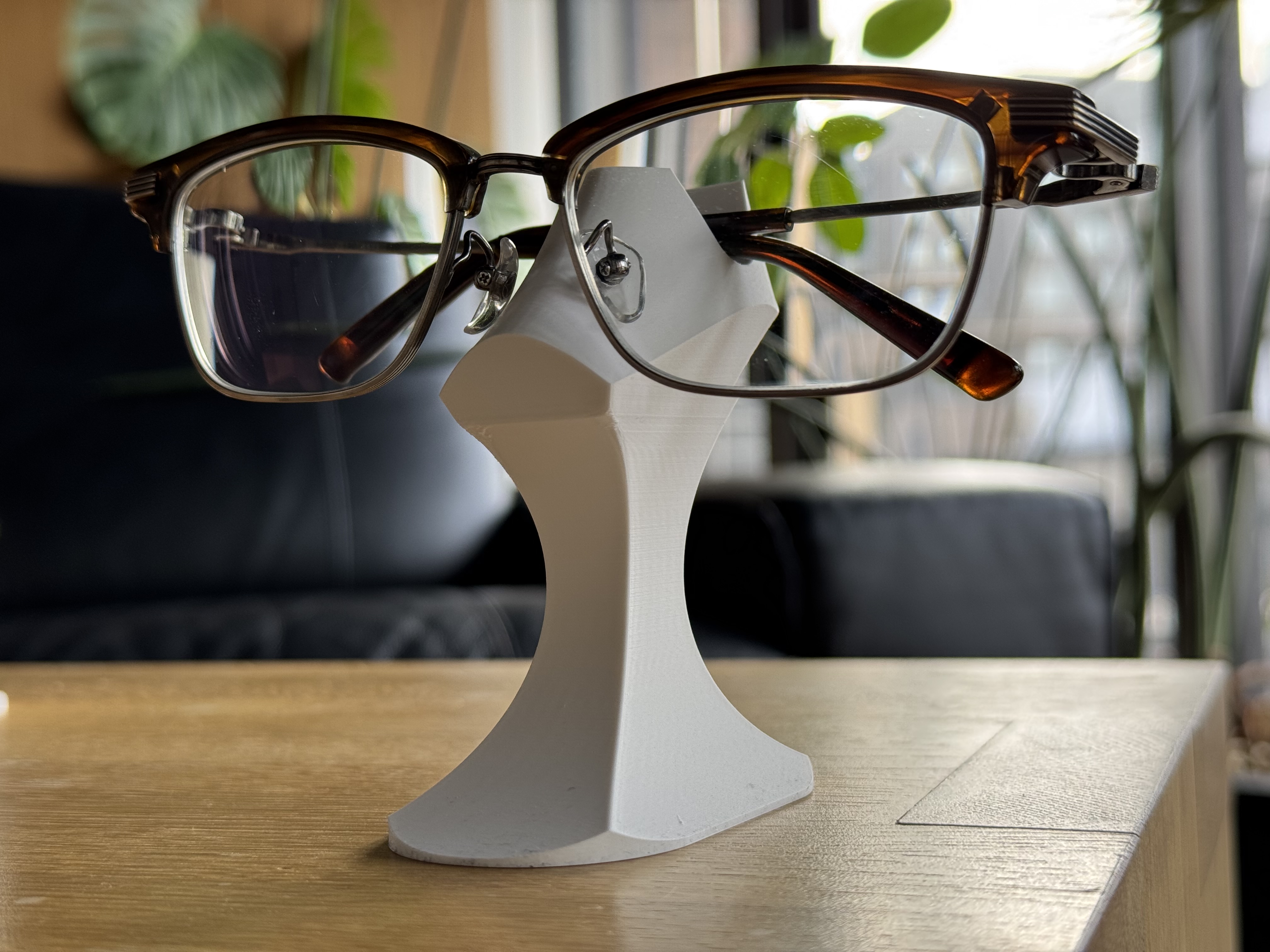 eyewear stand — thumbnail 2
