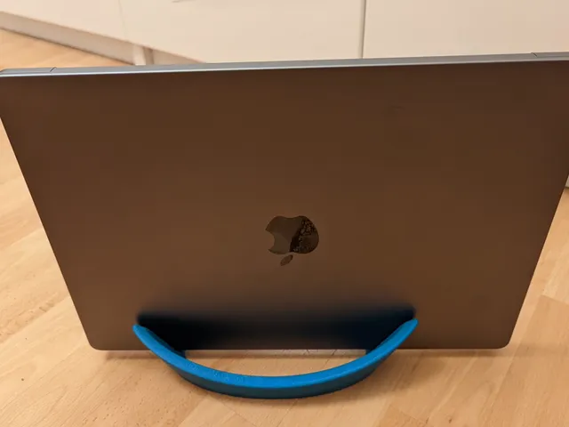 Macbook Pro 2021 16" vertical stand