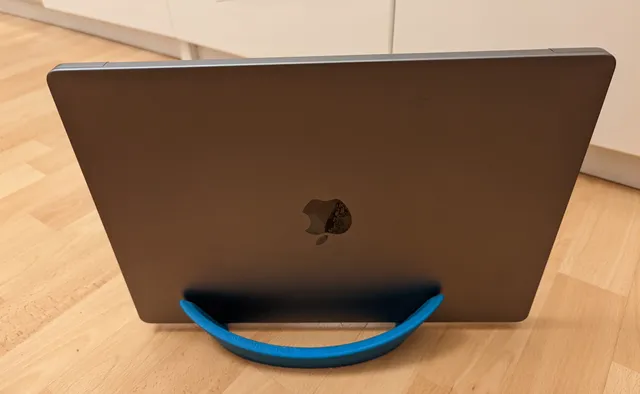 Macbook Pro 2021 16" vertical stand