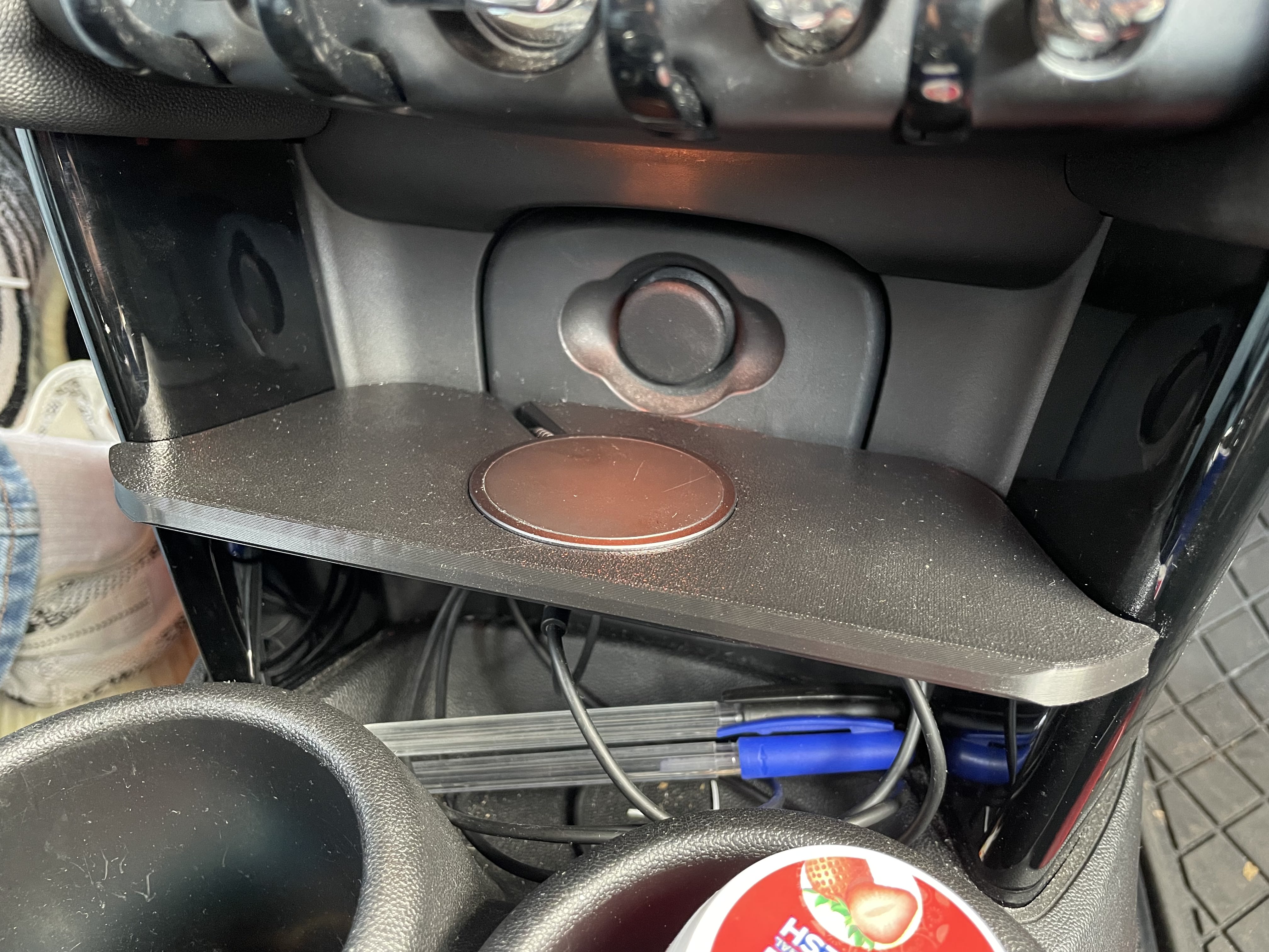 Mini F55/F56/F57 centre console wireless magsafe charging pad