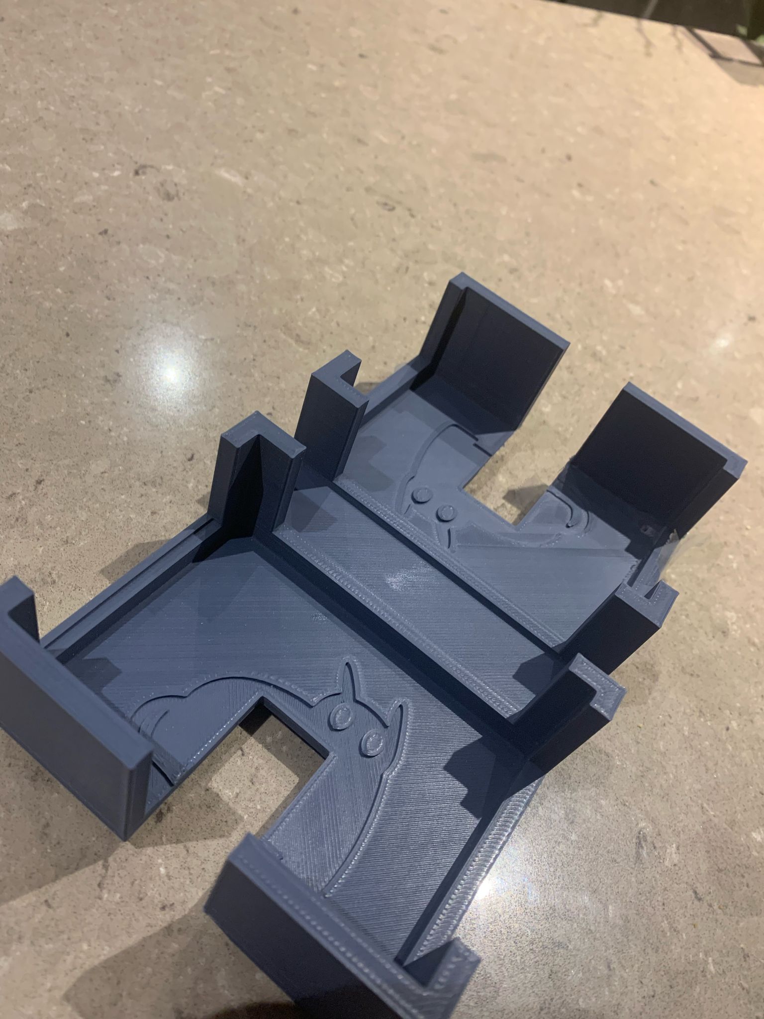 Exploding kittens card holder for playing