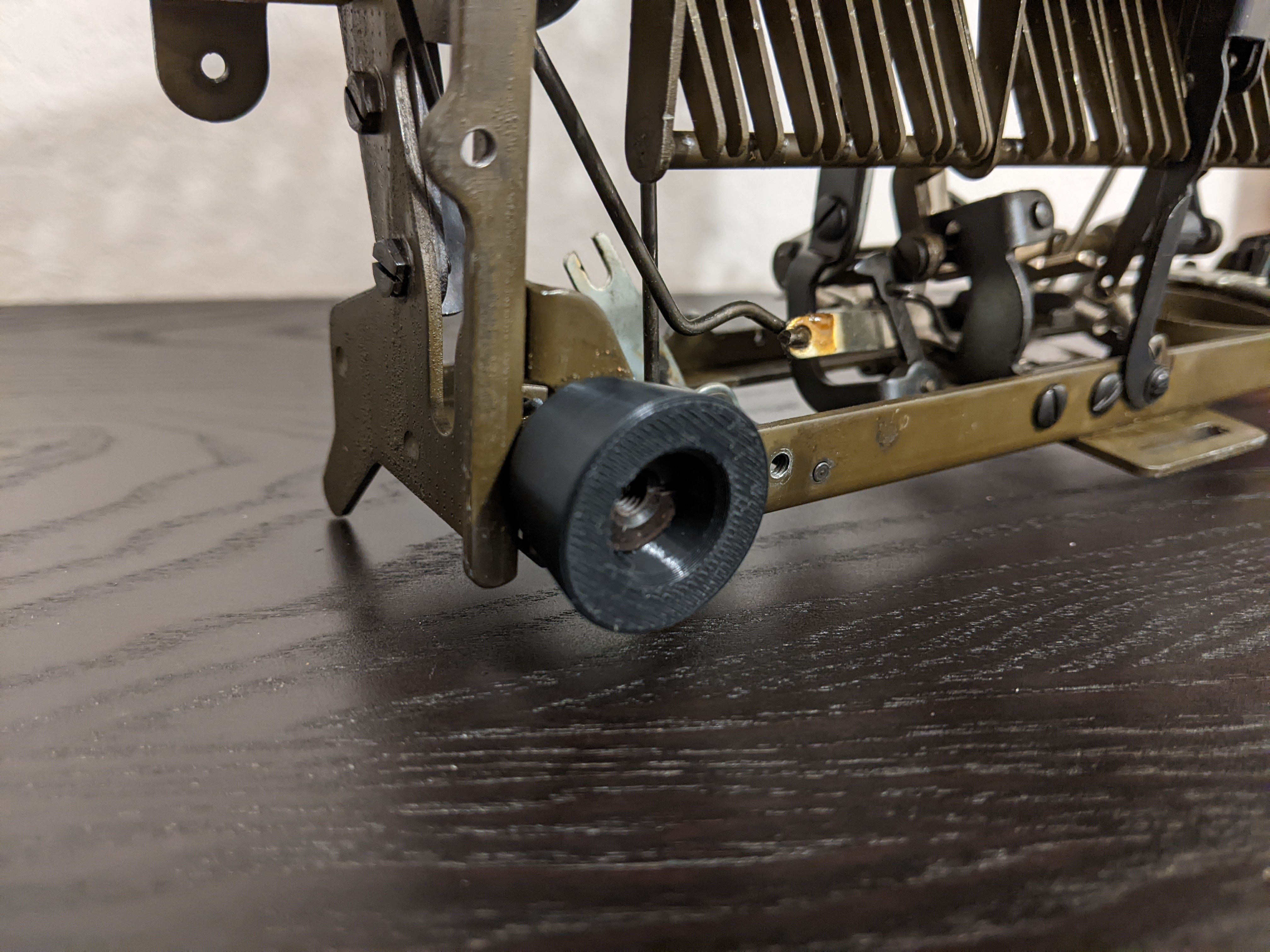 Royal QDL/Futura Typewriter Feet