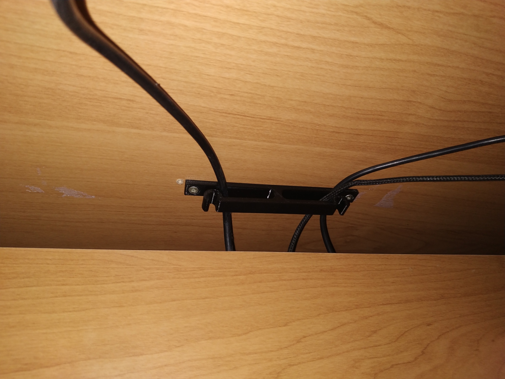 Under table cabel holder — miniatura 3