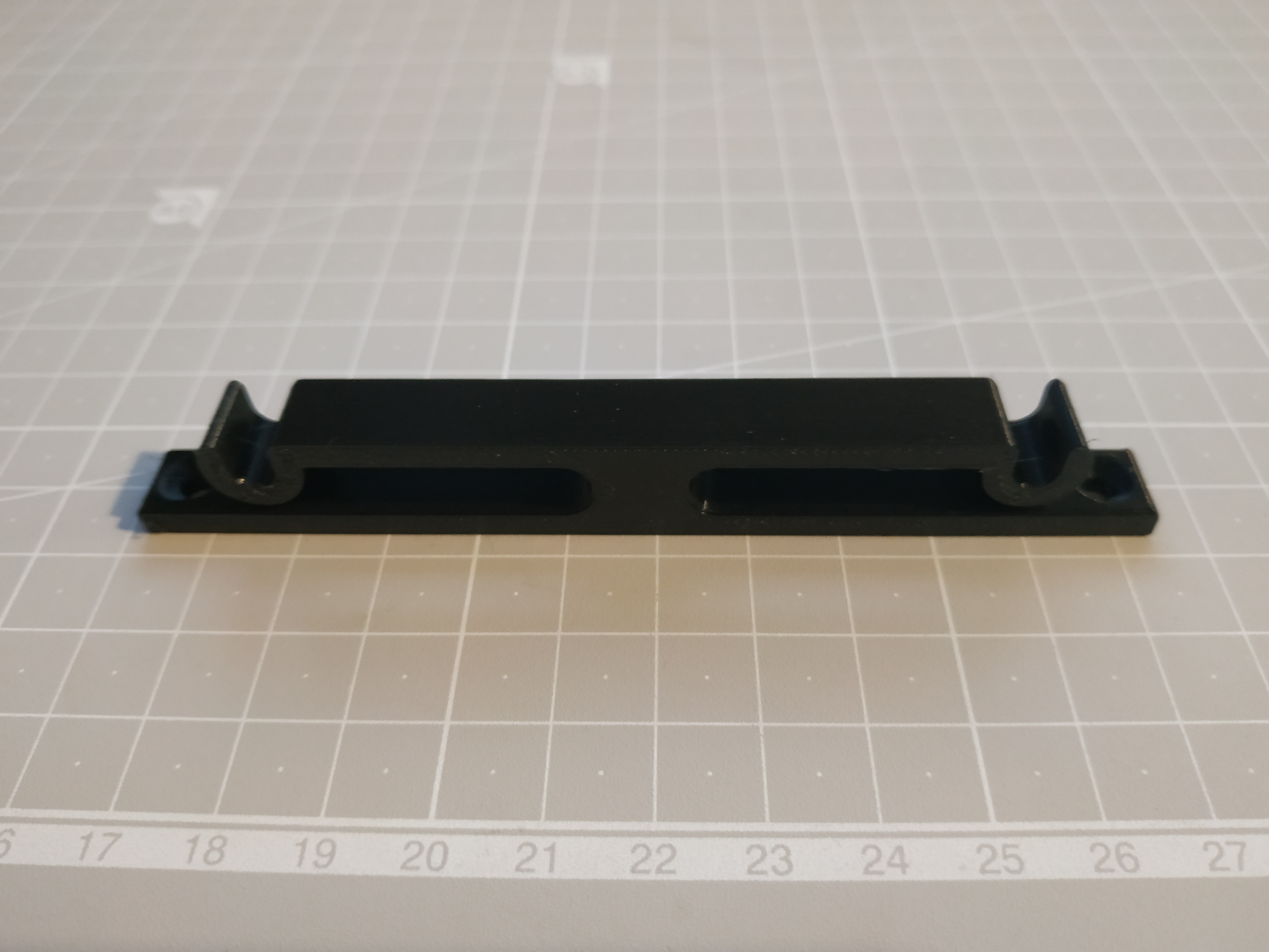 Under table cabel holder — miniatura 2