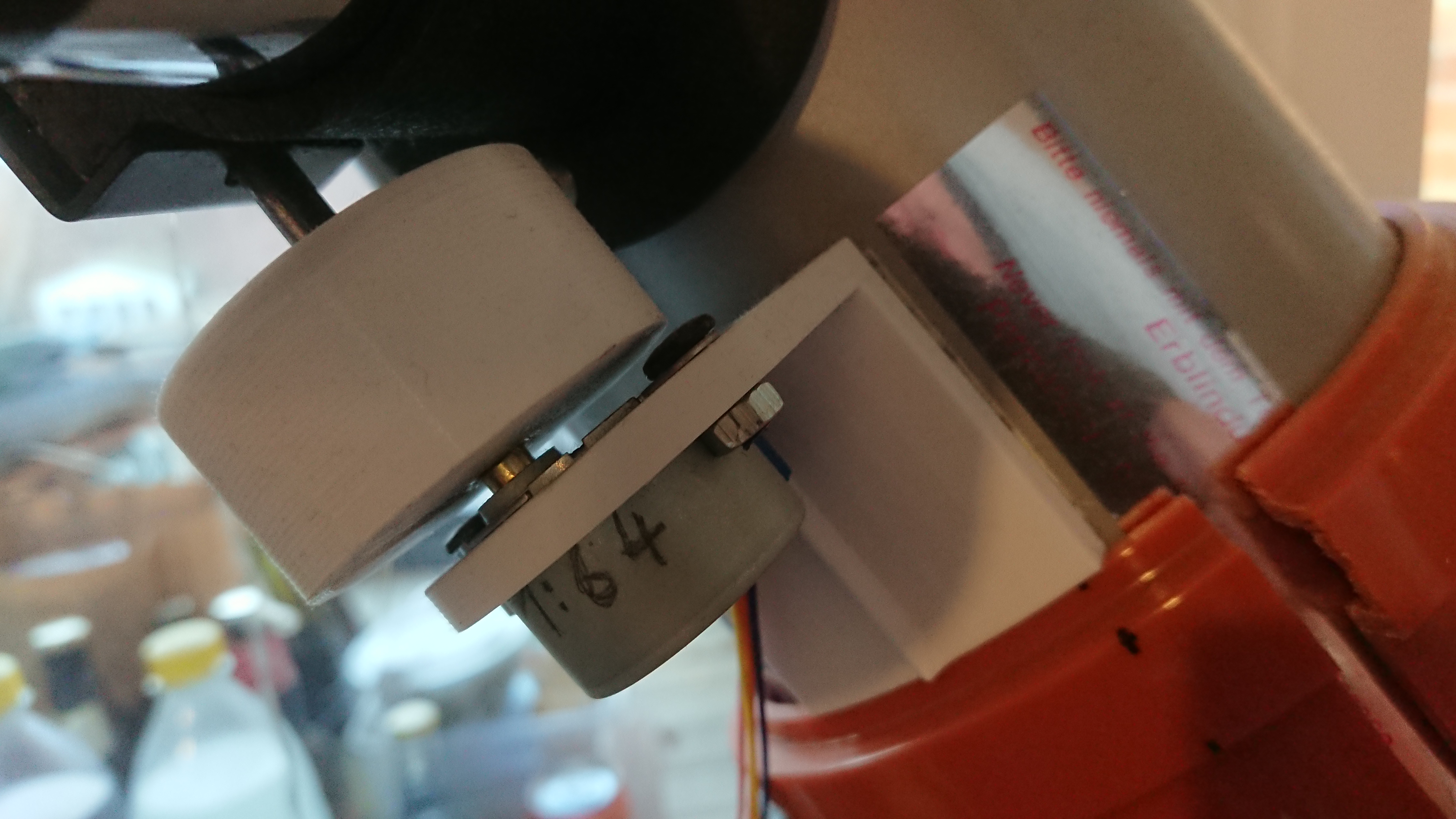 Telescope focus motor bracket