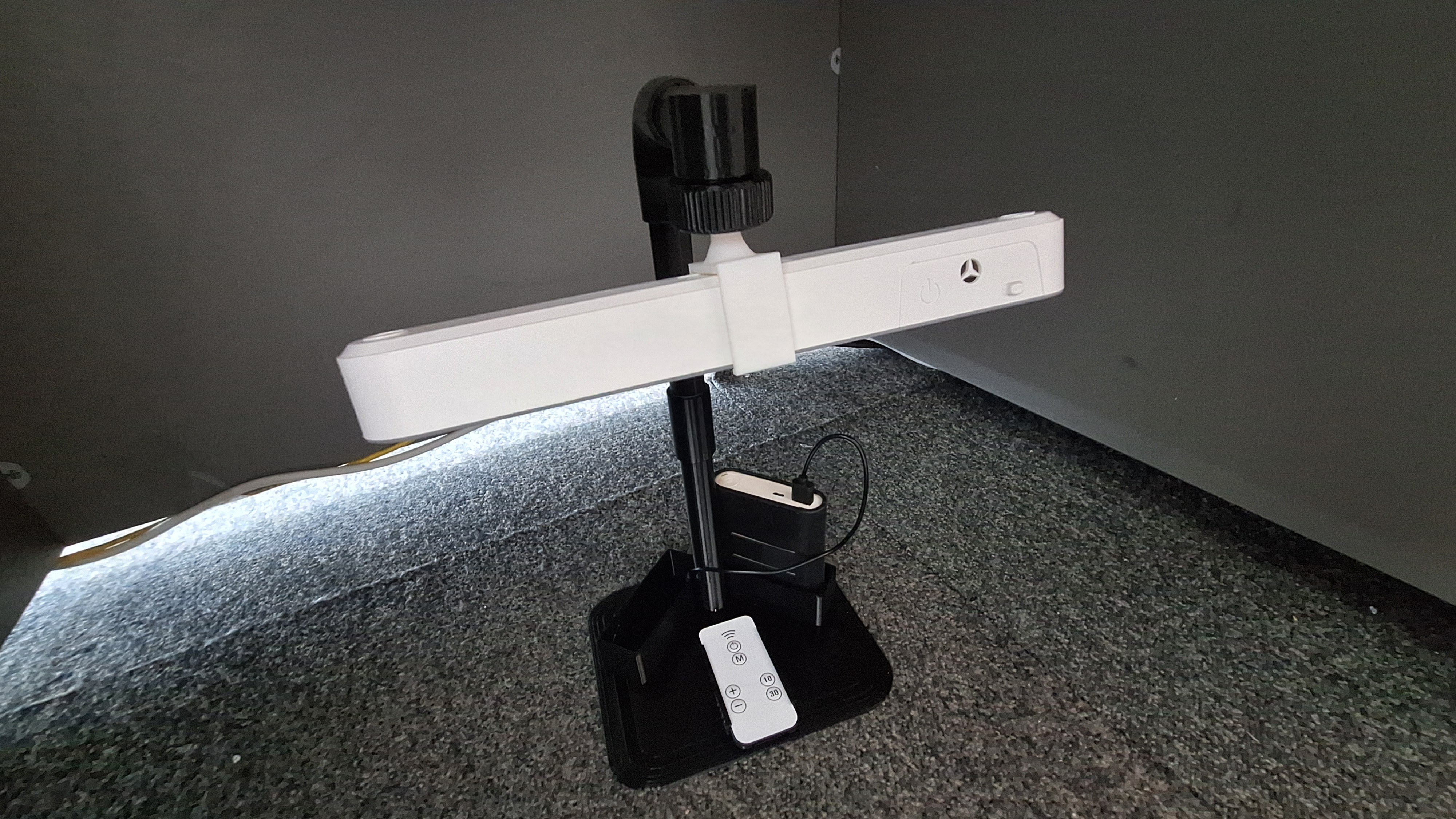 Miniatura 2 do modelo 3D A Simple LED Lamp Stand