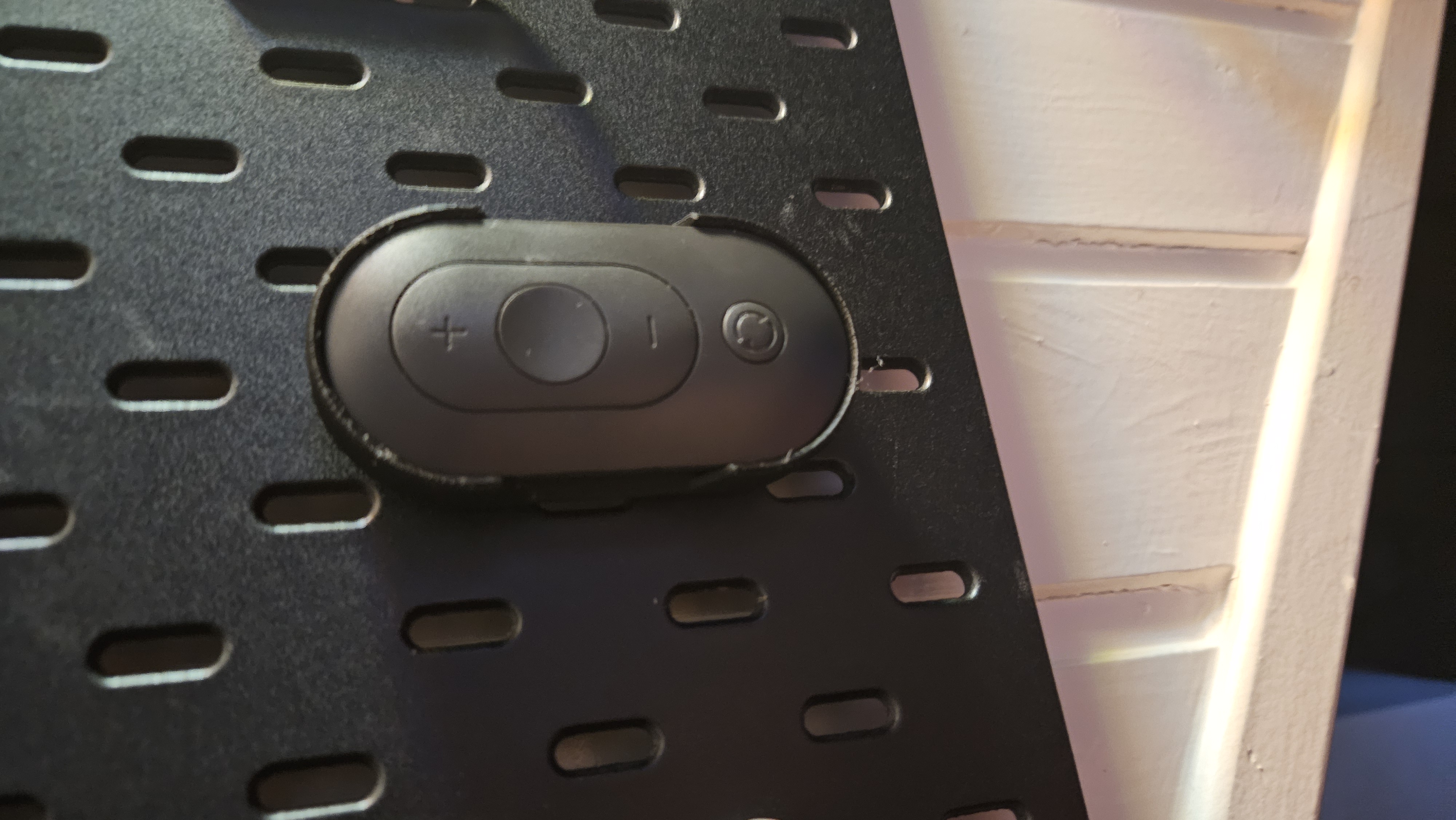 WalkingPad remote holder for SKÅDIS