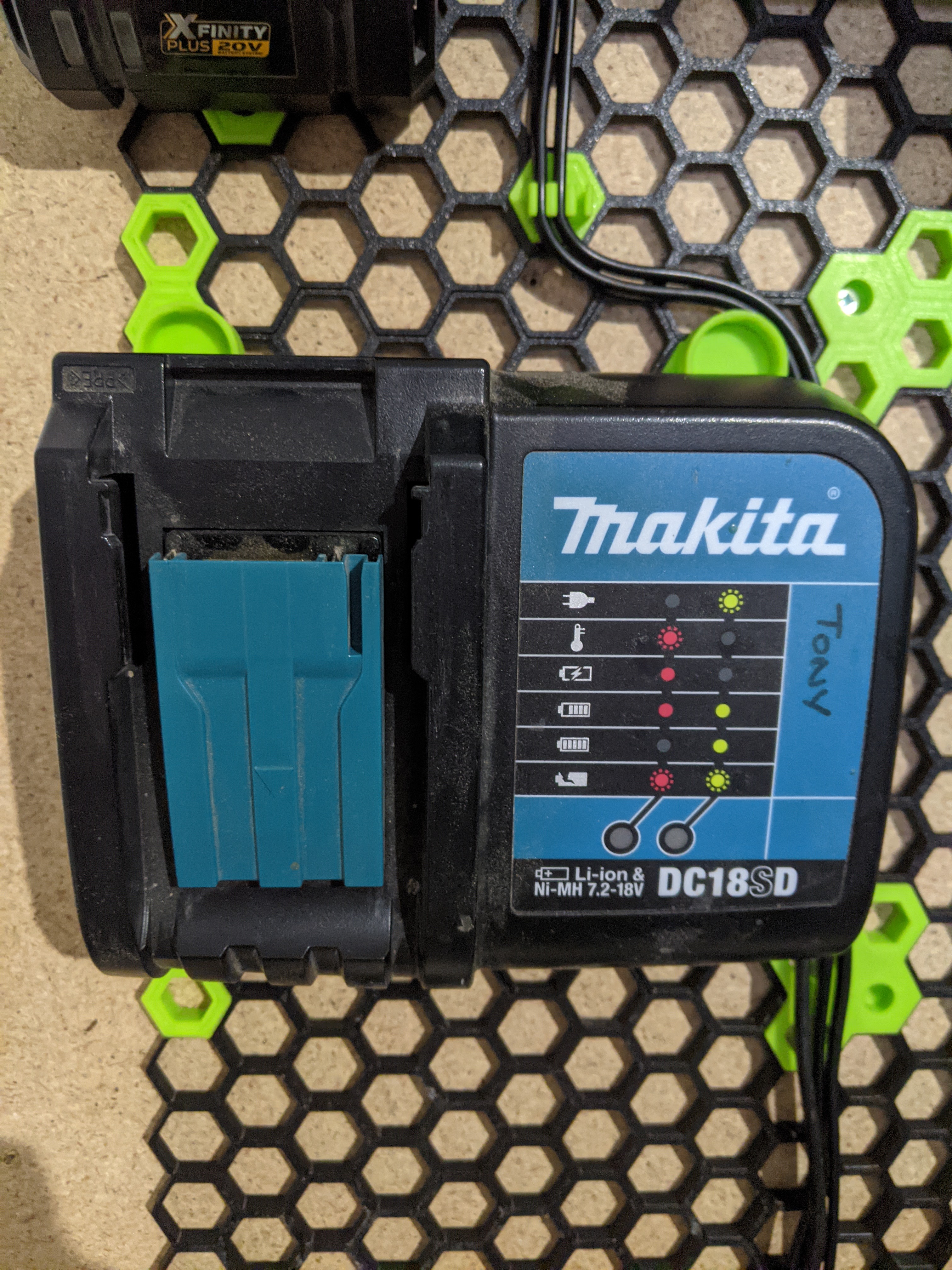 Makita battery charger wall mount for HSW