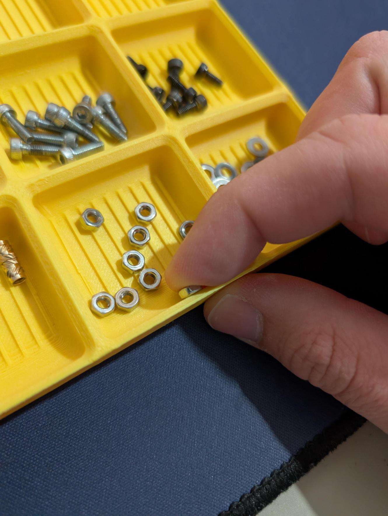 Miniatura 2 do modelo 3D Gridfinity Small Parts Tray/Dish (Stackable)